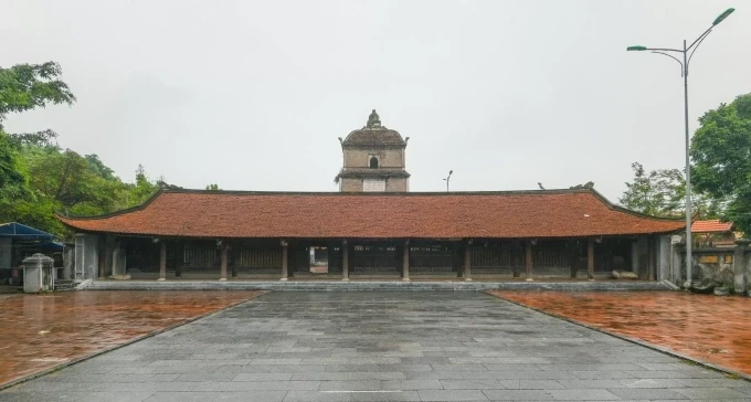 Mặt trước chùa Dâu. Ảnh: Kiều Dương