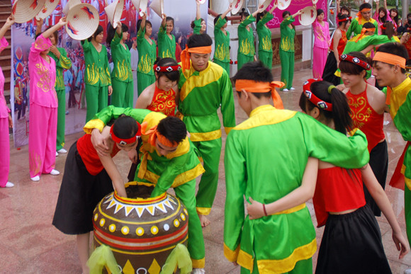 Trò chơi dân gian ngày Tết - chất keo gắn kết cộng đồng - Ảnh 4. Trò chơi dân gian ngày Tết - chất keo gắn kết cộng đồng - Ảnh 4.