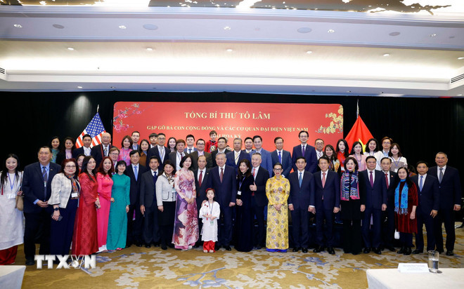 Tổng Bí thư Tô Lâm với bà con cộng đồng người Việt Nam tại Hoa Kỳ. (Ảnh: Thống Nhất/TTXVN) ttxvn-tong-bi-thu-to-lam-gap-go-ba-con-cong-dong-va-cac-co-quan-dai-dien-viet-nam-tai-hoa-ky-3.jpg