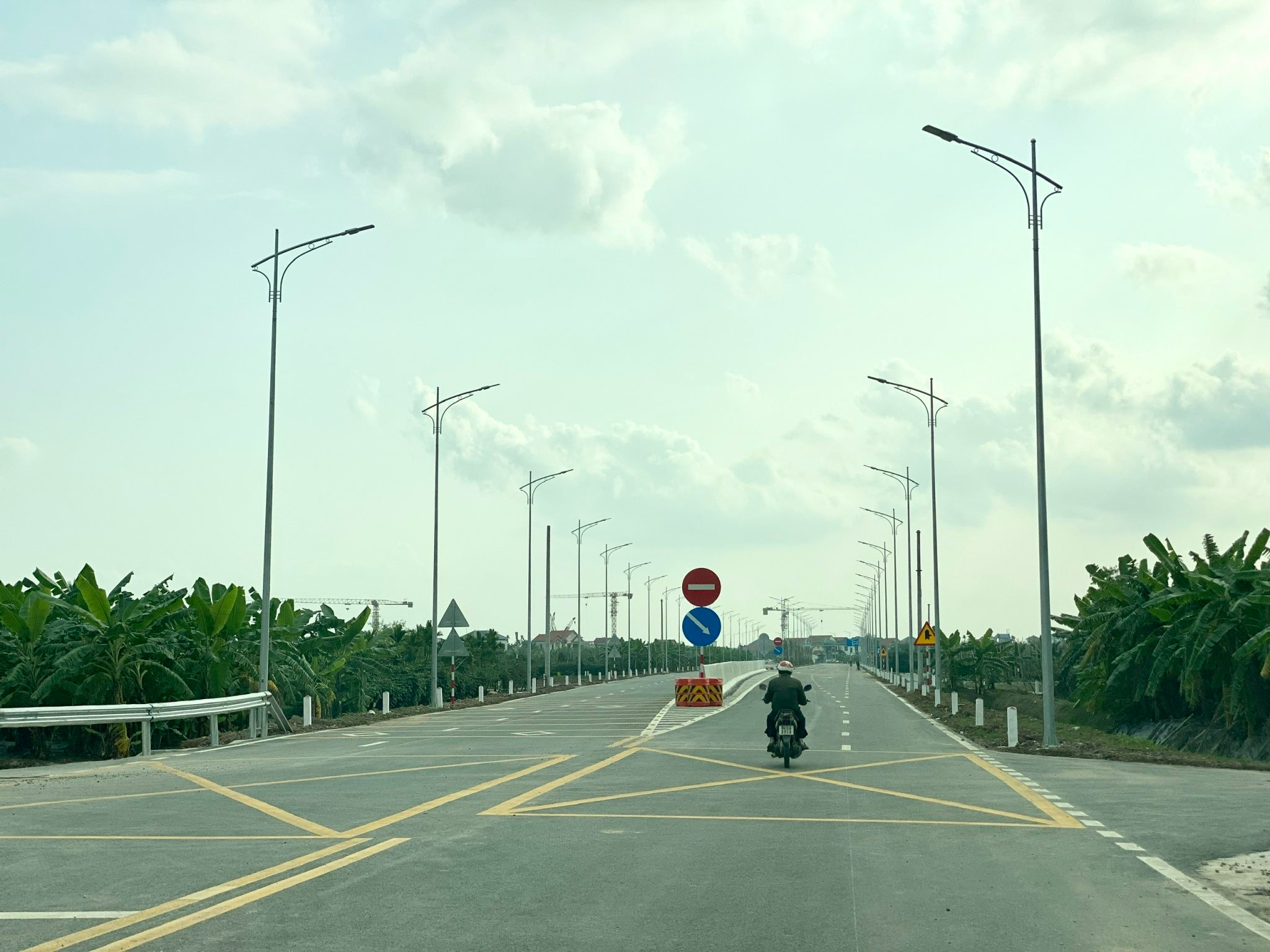 duong-dan-cau-kinh-mon.jpg