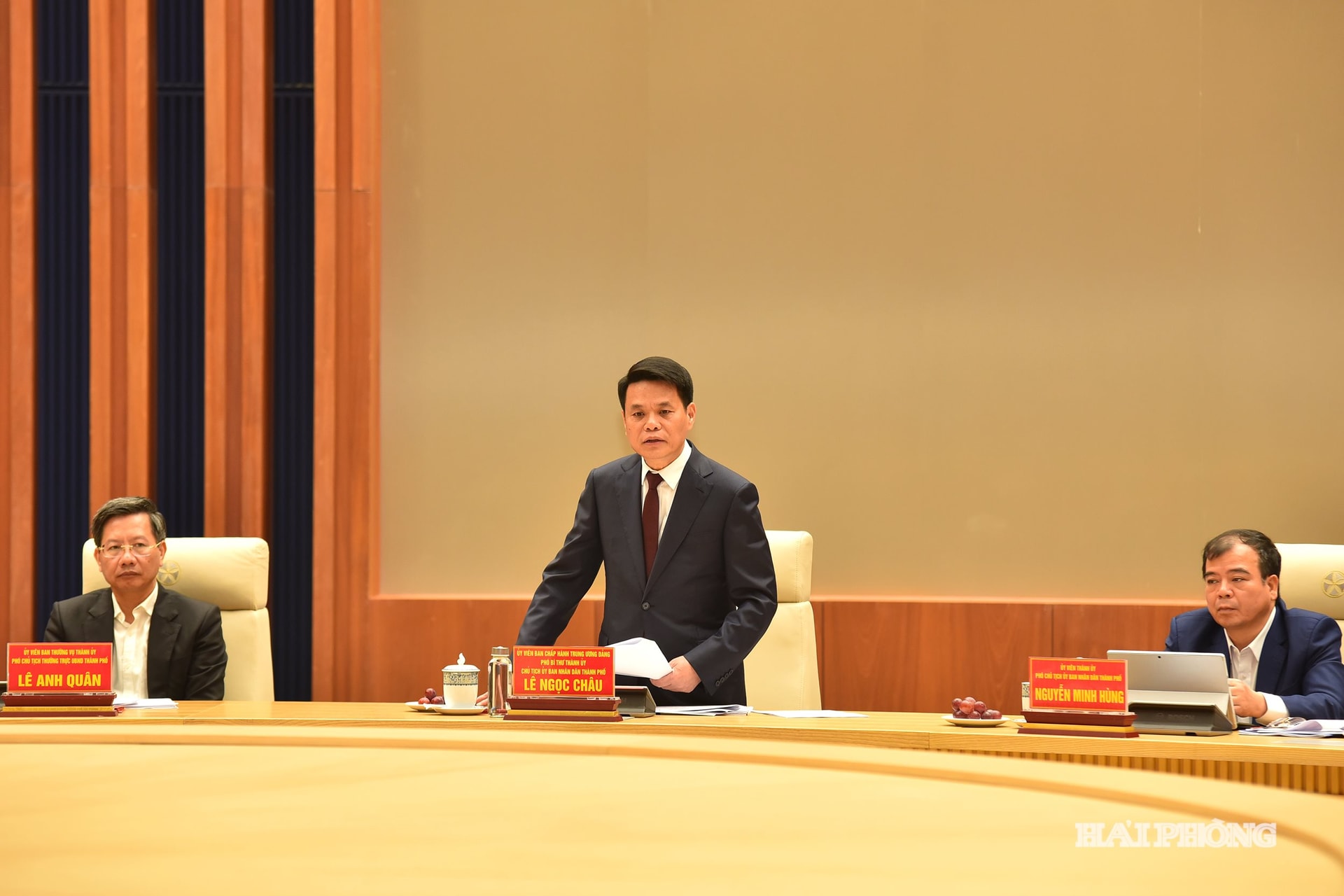 Đồng chí Lê Ngọc Châu, Uỷ viên Trung ương Đảng, Phó Bí thư Thành uỷ, Chủ tịch UBND thành phố phát biểu kết luận hội nghị.