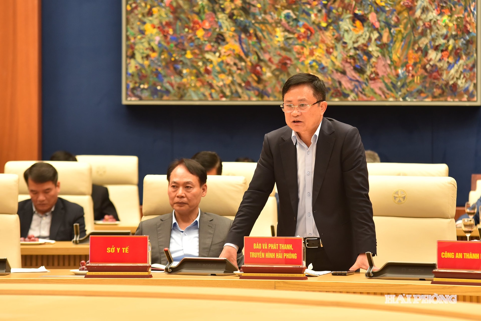 Lãnh đạo Báo và Phát thanh truyền hình phát biểu tại hội nghị.