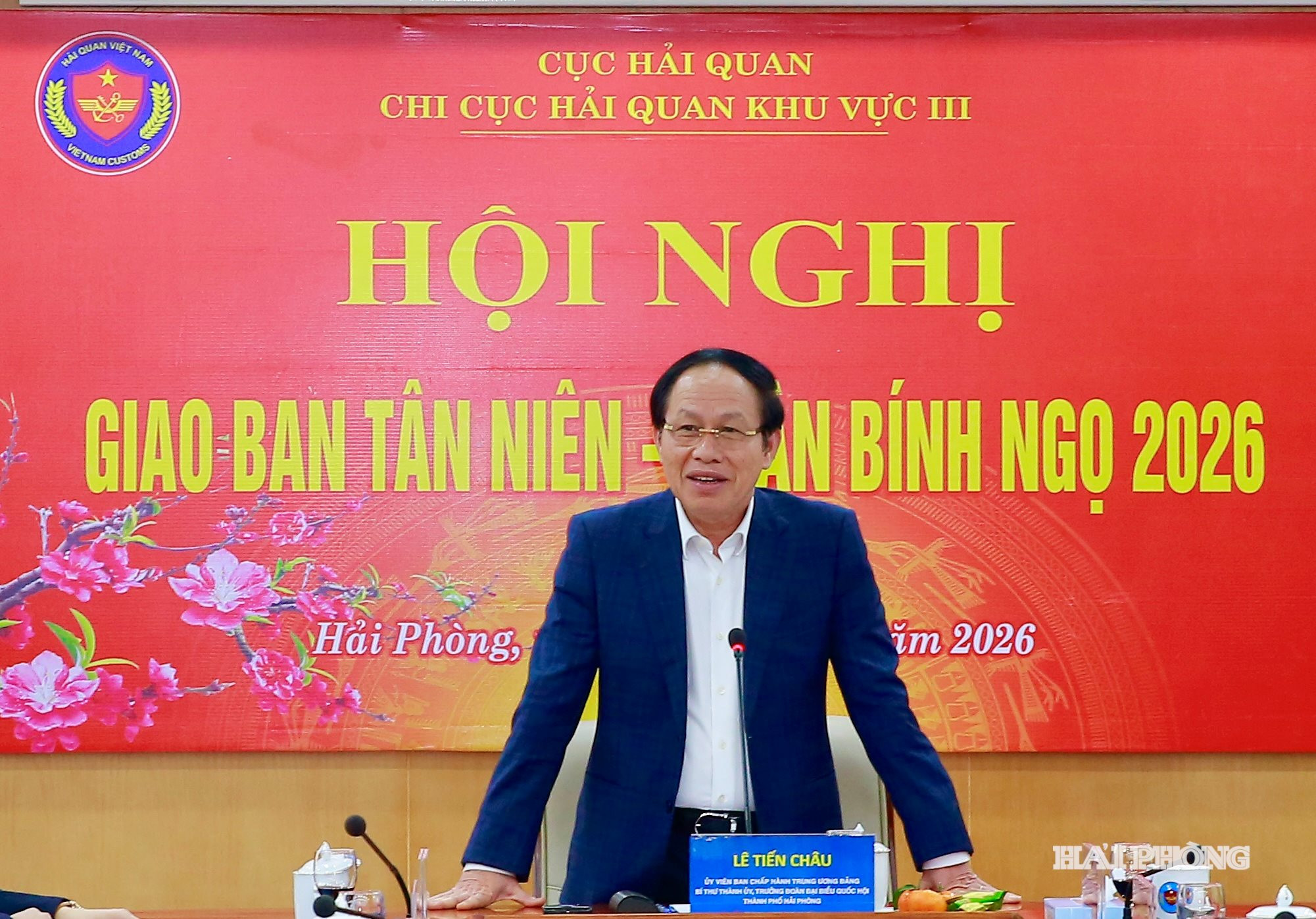Đồng chí Lê Tiến Châu, Uỷ viên Trung ương Đảng, Bí thư Thành uỷ, Trưởng đoàn đại biểu quốc hội Hải Phòng phát biểu tại cuộc làm việc với Chi cục Hải quan Khu vực III.
