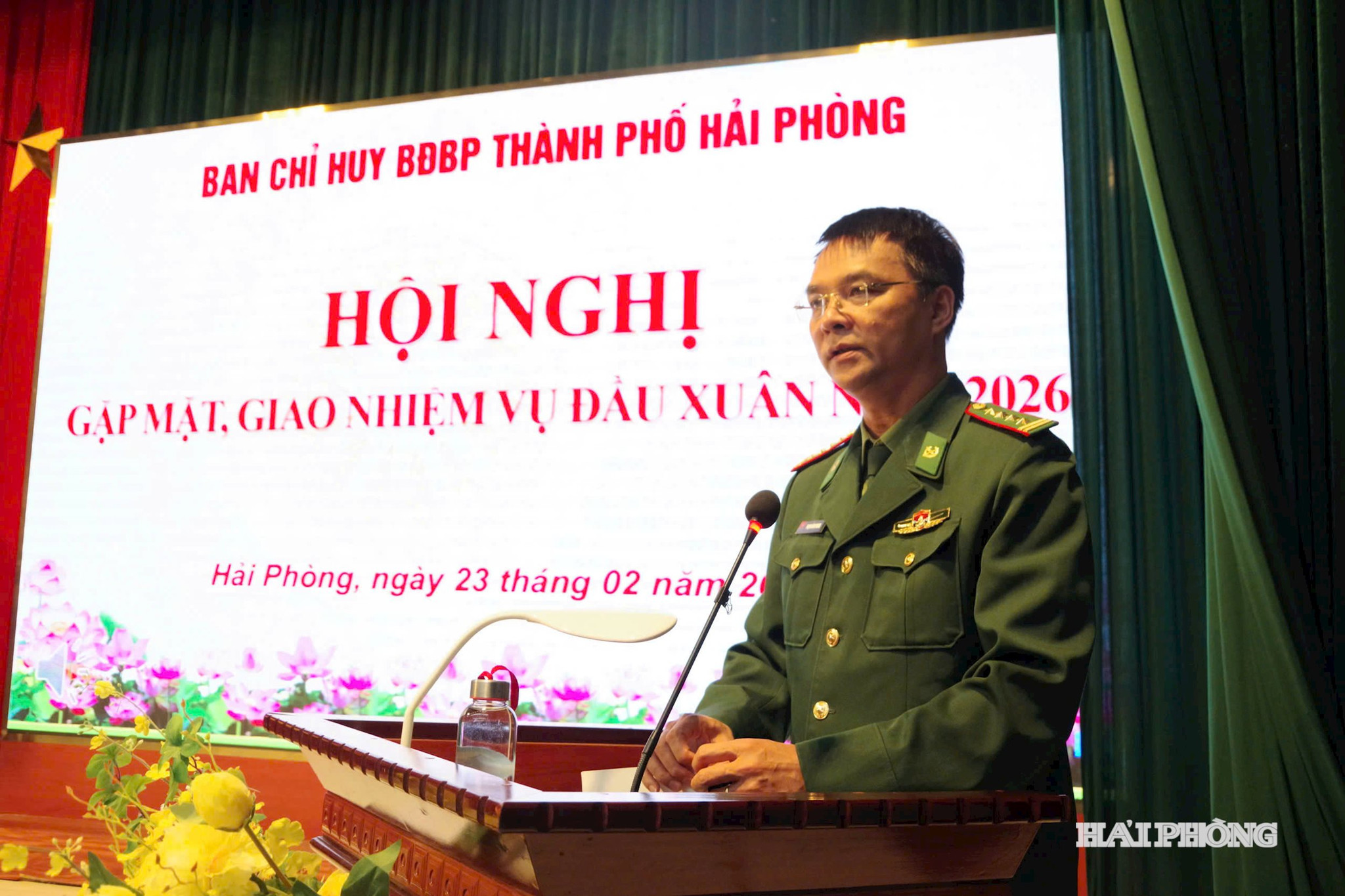 Đại tá Phạm Hồng Phong, Chính ủy Bộ đội Biên phòng thành phố giao nhiệm vụ đầu năm mới cho các cơ quan, đơn vị