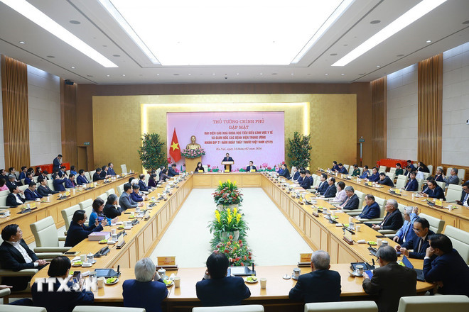 Thủ tướng Chính phủ Phạm Minh Chính gặp mặt đại diện các chuyên gia, nhà khoa học tiêu biểu trong lĩnh vực y tế. (Ảnh: Dương Giang/TTXVN) ttxvn-thu-tuong-gap-mat-dai-dien-cac-nha-khoa-hoc-tieu-bieu-trong-linh-vuc-y-te-8605183-4.jpg