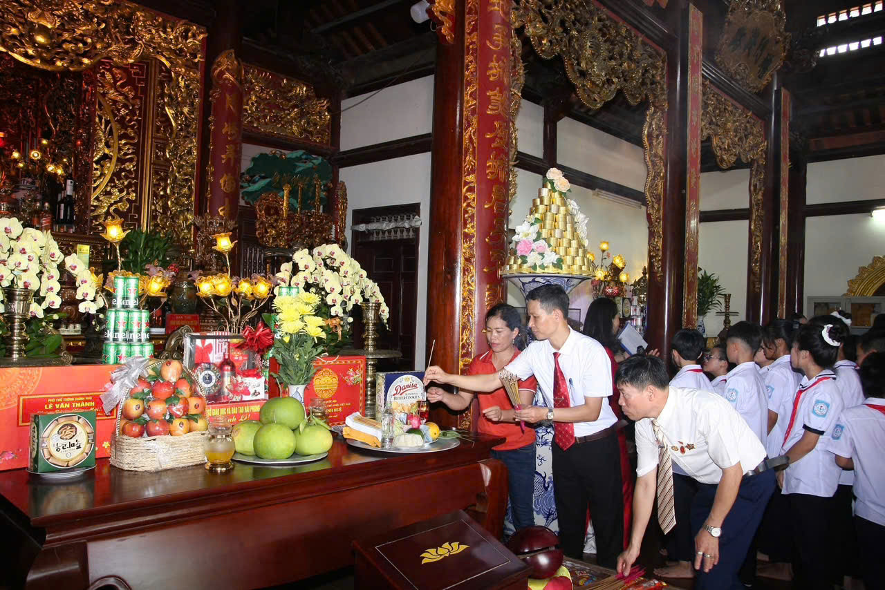 dang-huong-b06db3514f07dc845369b47b0ff8d6cd.jpg