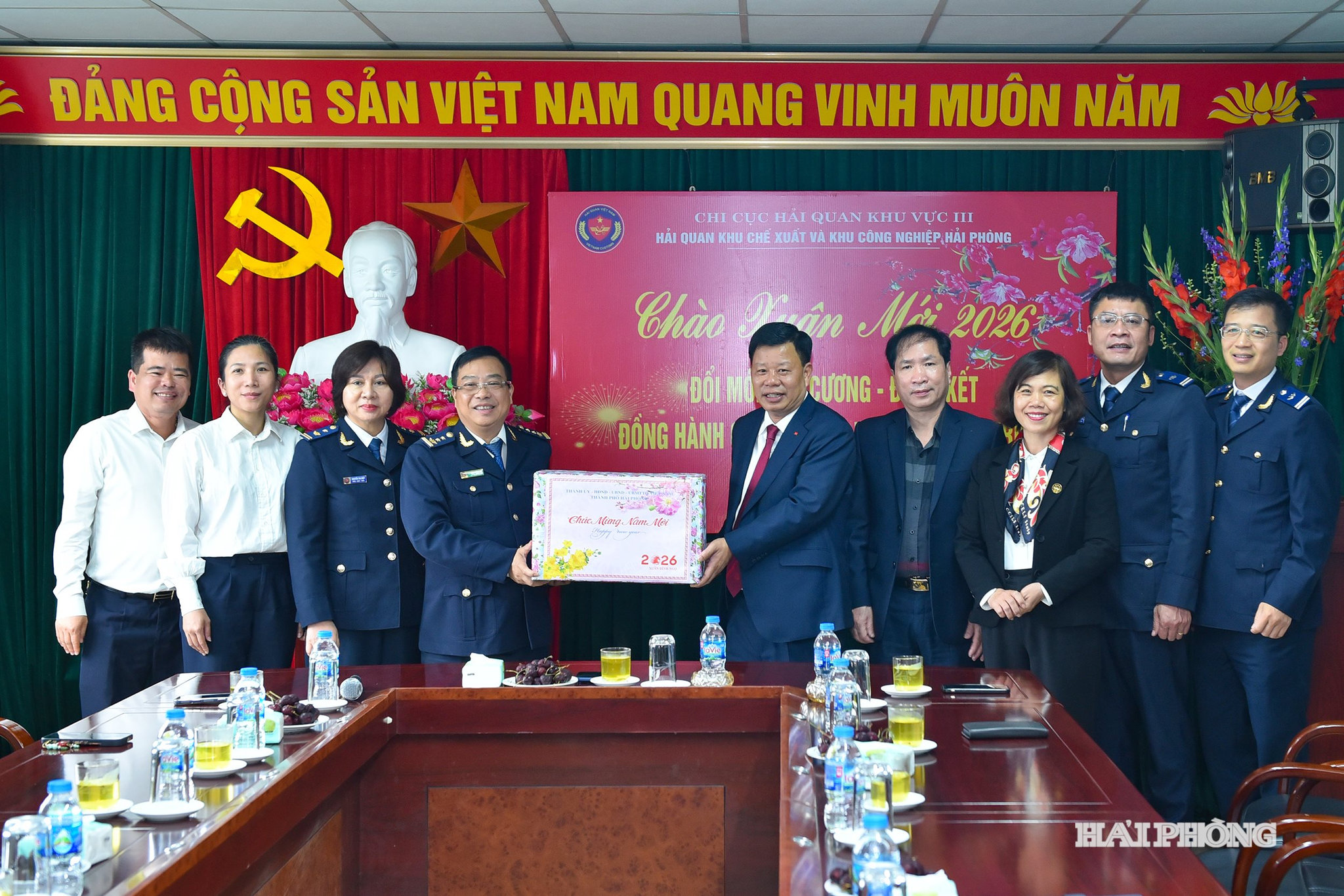 Đồng chí Lê Trung Kiên, Uỷ viên Ban Thường vụ Thành uỷ, Phó Chủ tịch UBND thành phố thăm và làm việc tại Hải quan Khu chế xuất và Khu công nghiệp Hải Phòng.