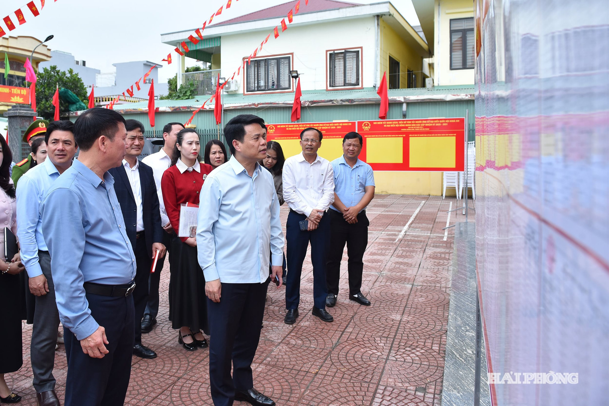 Đồng chí Lê Ngọc Châu, Uỷ viên Trung ương Đảng, Phó Bí thư Thành uỷ, Chủ tịch UBND thành phố, Phó Chủ tịch Thường trực Ủy ban Bầu cử thành phố kiểm tra công tác chuẩn bị bầu cử đại biểu Quốc hội khoá XVI và đại biểu HĐND các cấp nhiệm kỳ 2026 - 2031 tại phường Dương Kinh.