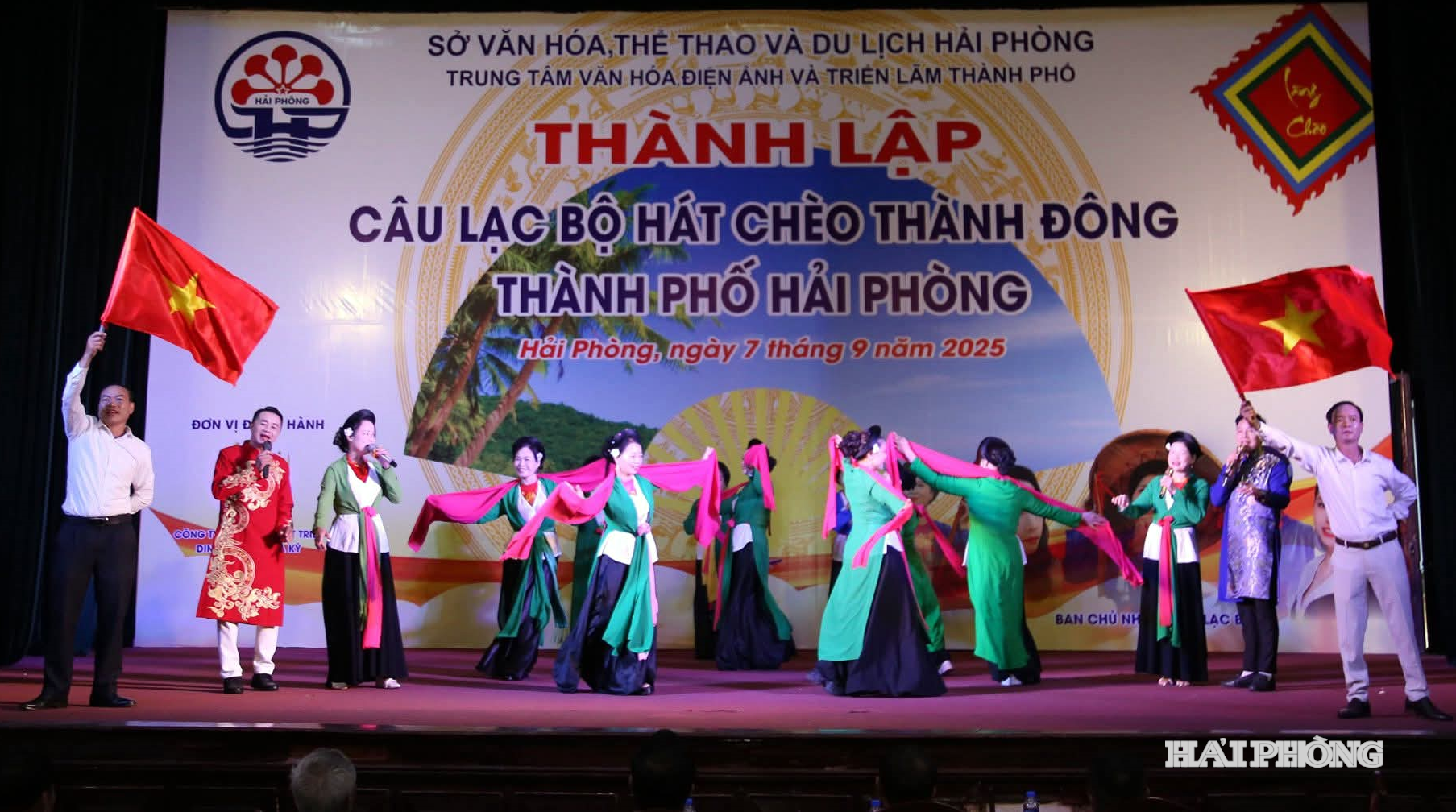 lan-toa-tinh-yeu-cheo-2(1).png