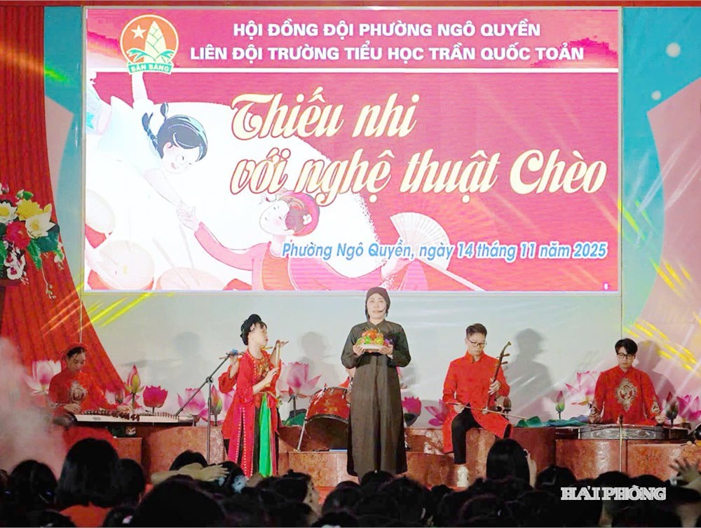 lan-toa-tinh-yeu-cheo3.jpg