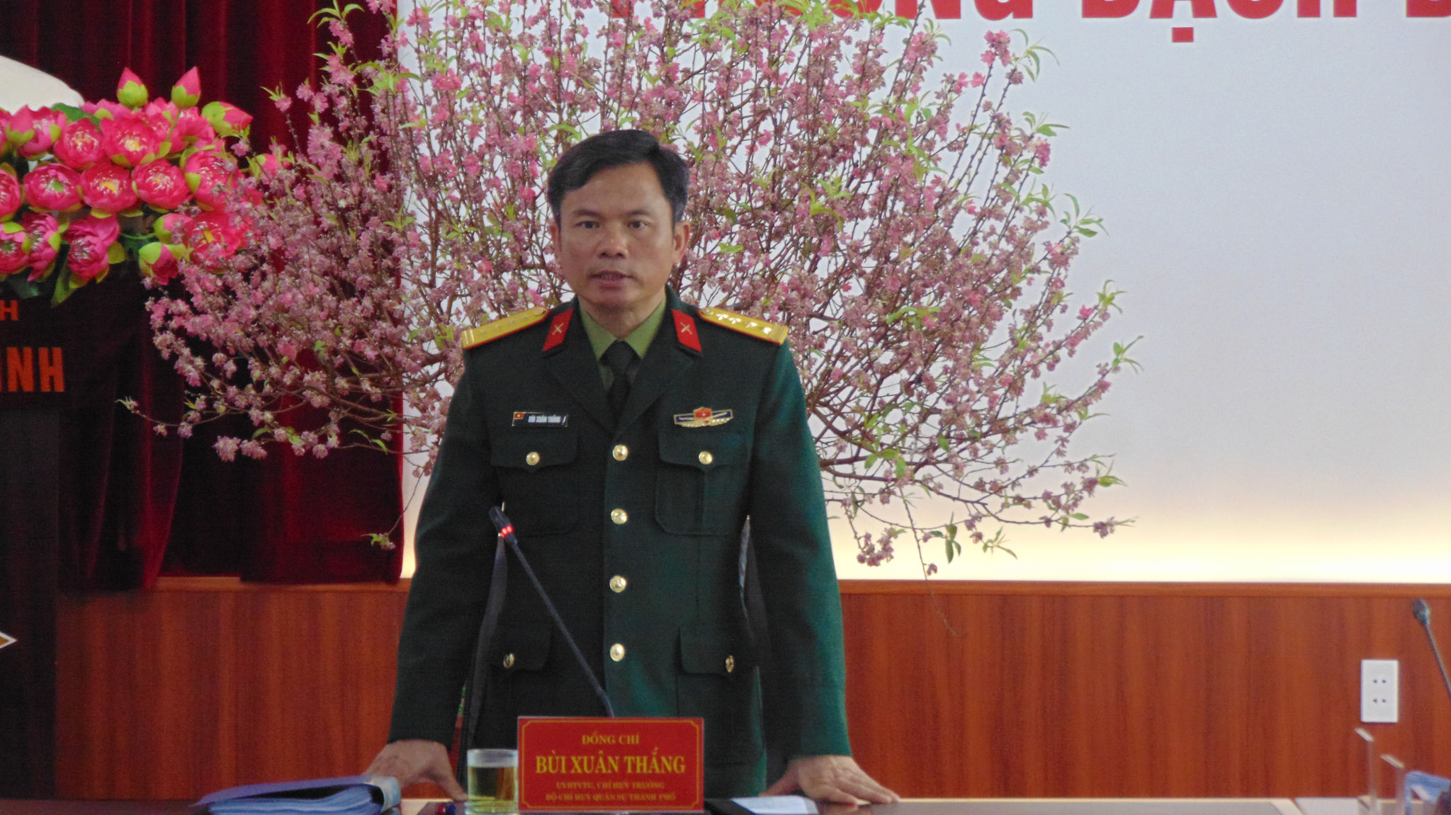 Đại tá Bùi Xuân Thắng, Ủy viên Ban Thường vụ Thành ủy, Chỉ huy trưởng Bộ Chỉ huy Quân sự thành phố phát biểu kết luận buổi kiểm tra công tác chuẩn bị bầu cử tại phường Bạch Đằng. Ảnh: VIỆT ANH