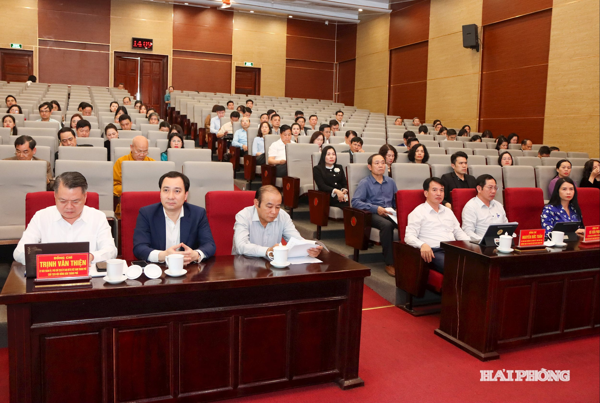 Các đồng chí lãnh đạo dự hội nghị