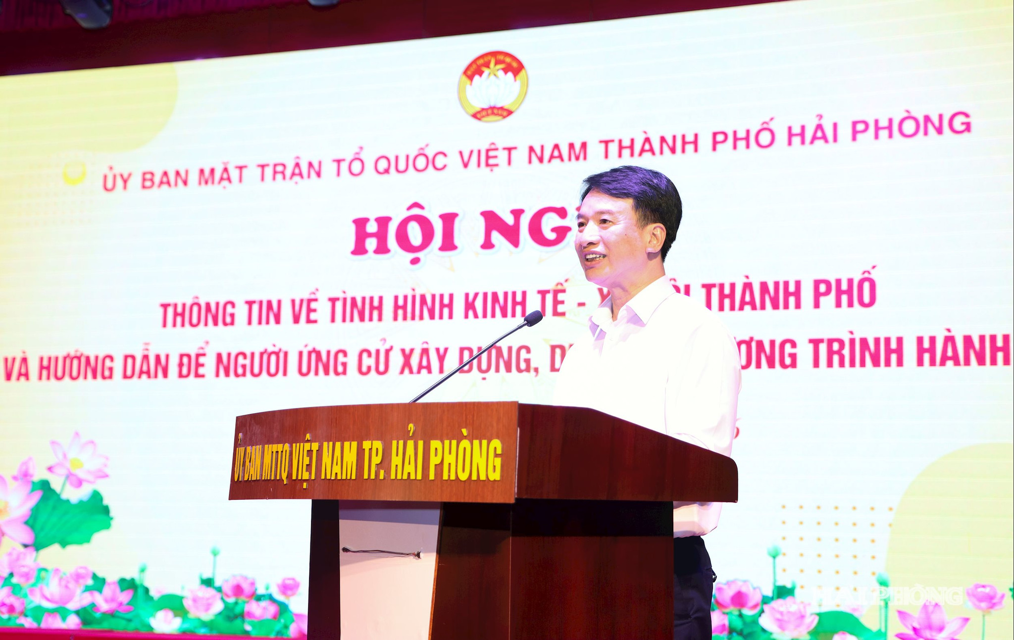 Đồng chí Nguyễn Đức Tuấn, Ủy viên Ban Thường vụ Thành ủy, Phó Chủ tịch Thường trực Ủy ban MTTQ Việt Nam thành phố phát biểu tại hội nghị