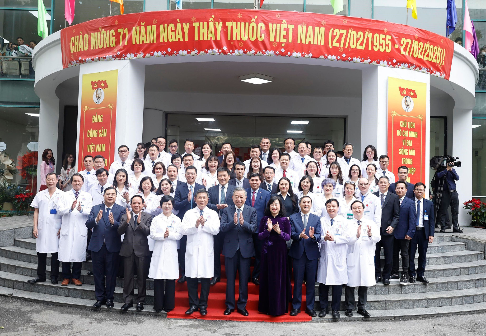thay-thuoc-huu-nghi.jpg
