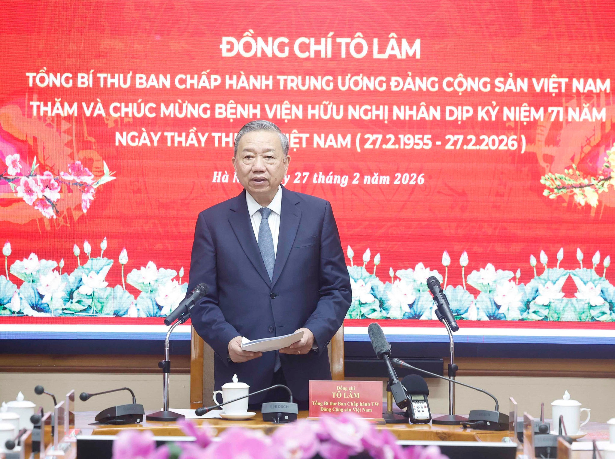 tong-bi-thu-chuc-mung-thay-thuoc.jpg