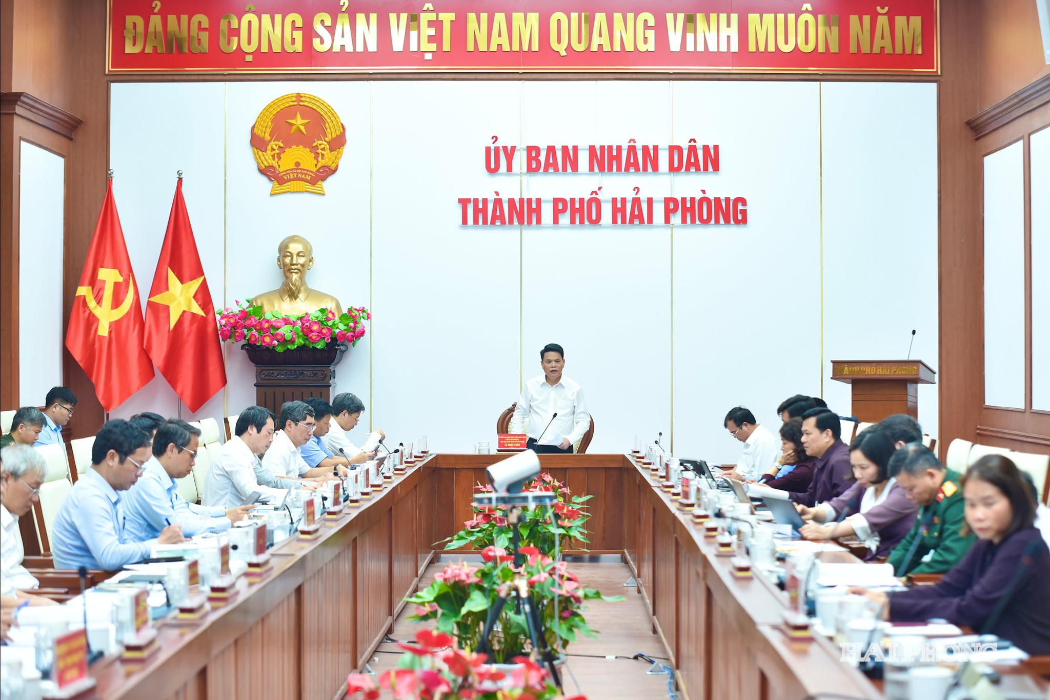 Đồng chí Lê Ngọc Châu, Uỷ viên Trung ương Đảng, Phó Bí thư Thành uỷ, Chủ tịch UBND thành phố phát biểu kết luận hội nghị.