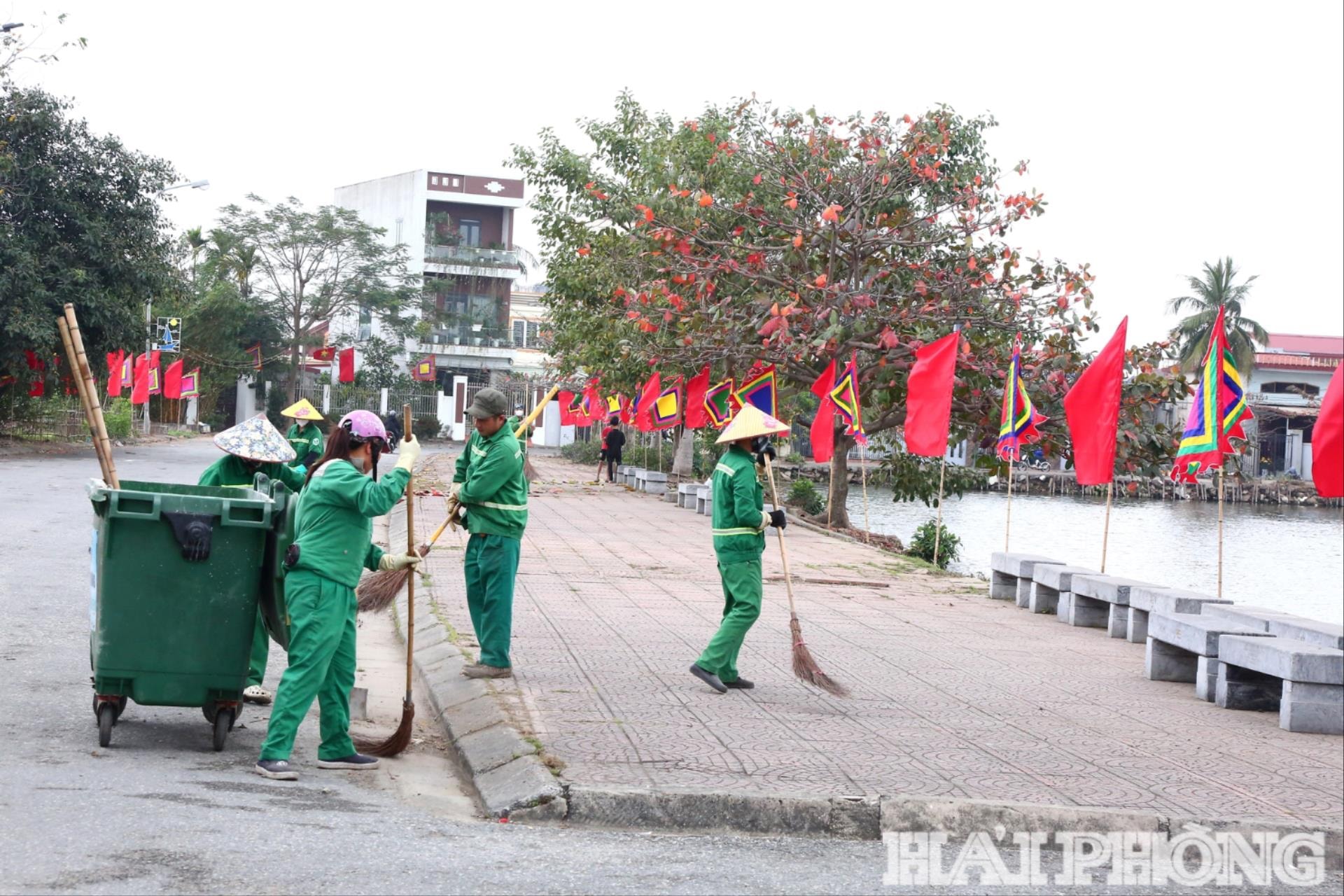 Cảnh quan quang khu di tích được dọn dẹp sạch sẽ