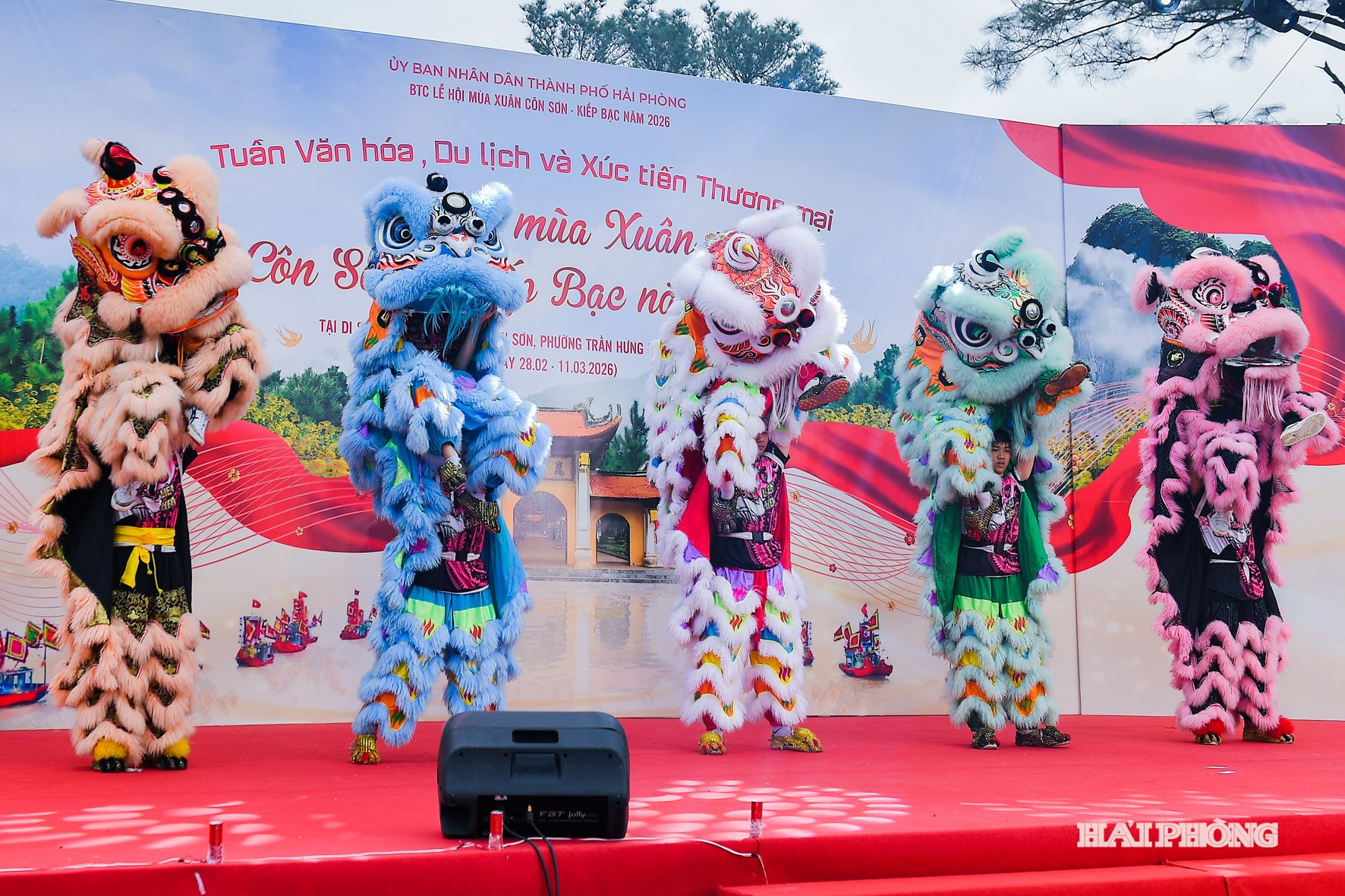 Màn múa lân tại leexkhai mạc