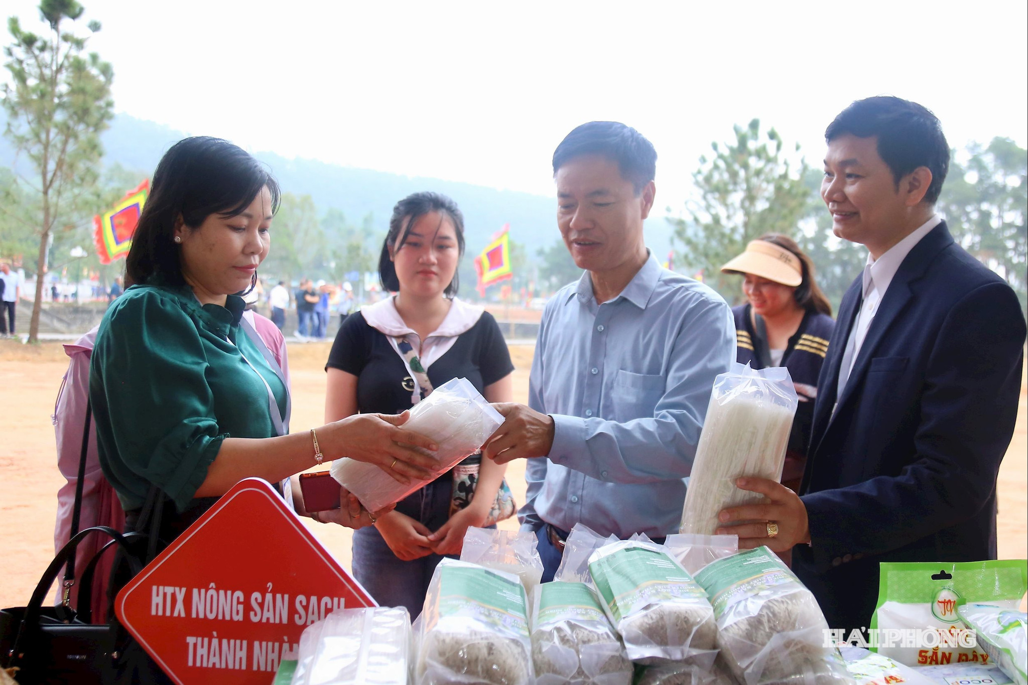 xuc-tien-thuong-mai12.jpg