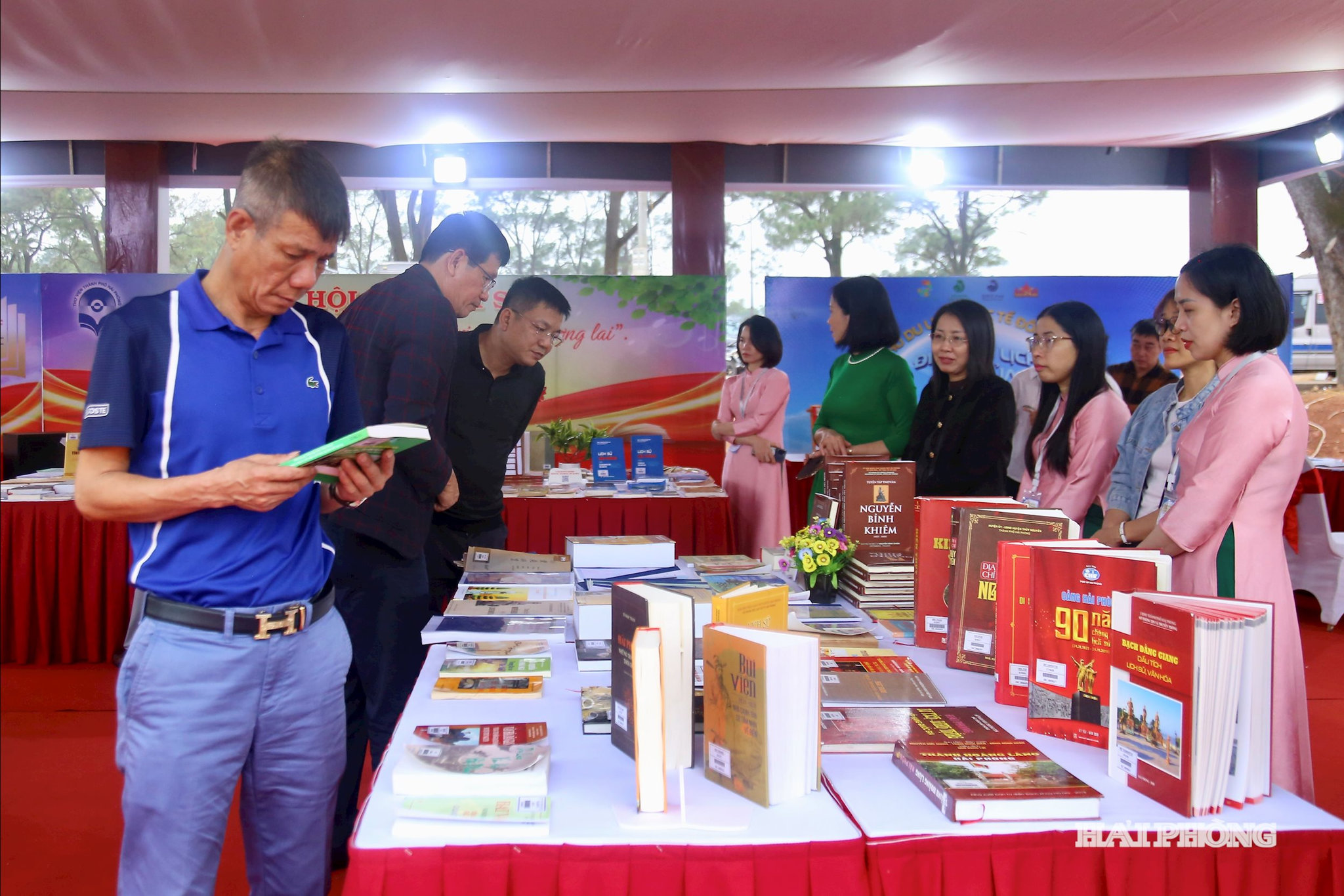 xuc-tien-thuong-mai7.jpg