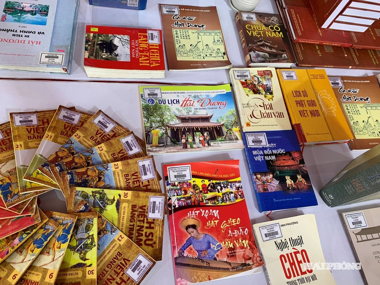 Các sách quý được trưng bày