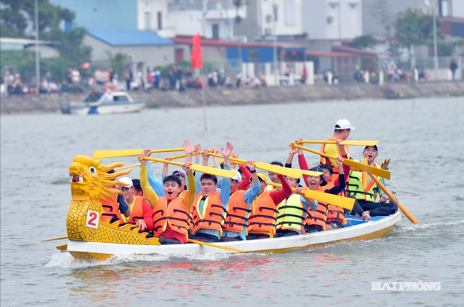 dua-thuyen-nam1.jpg