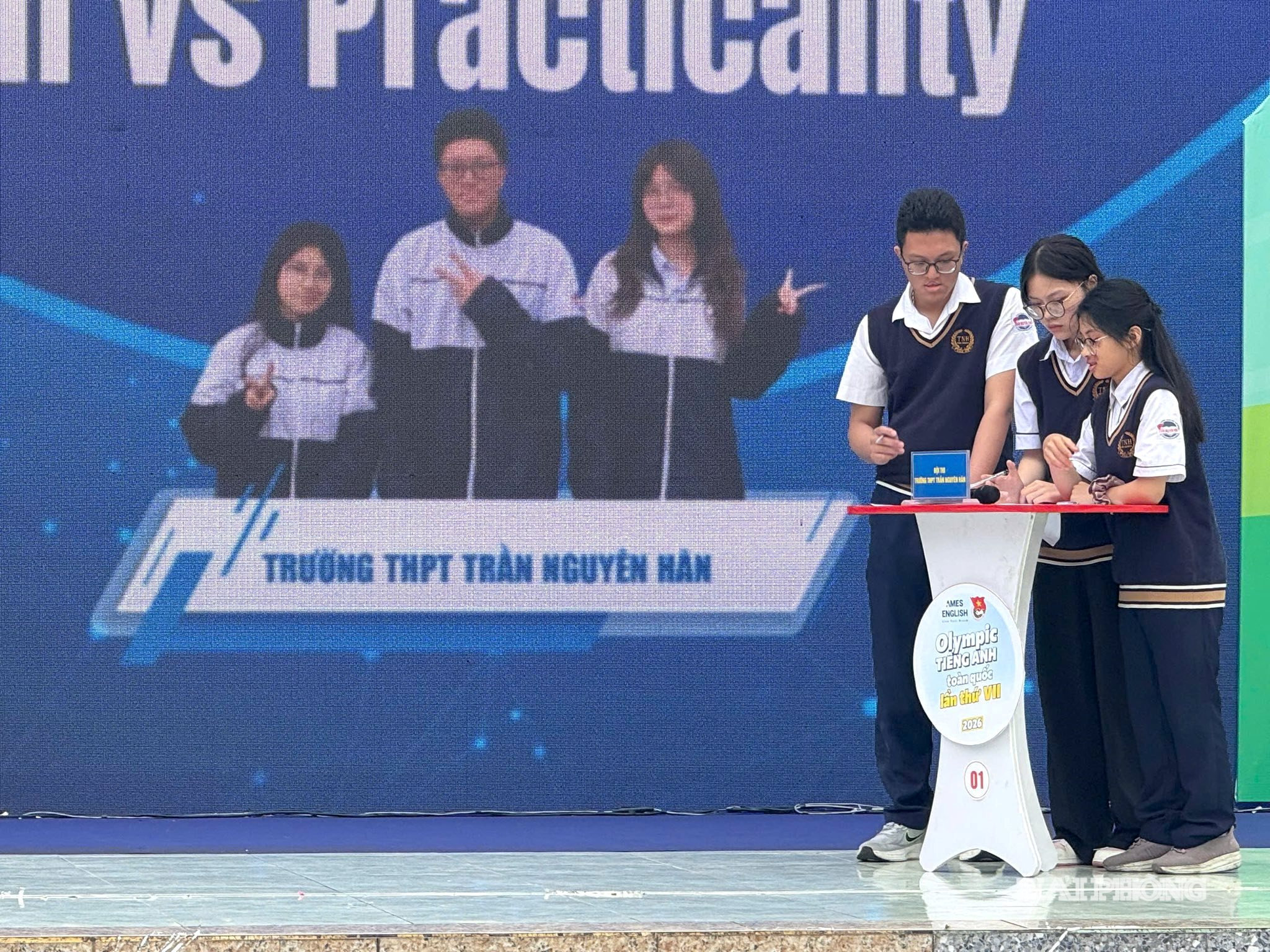 olympic-tieng-anh1.jpg