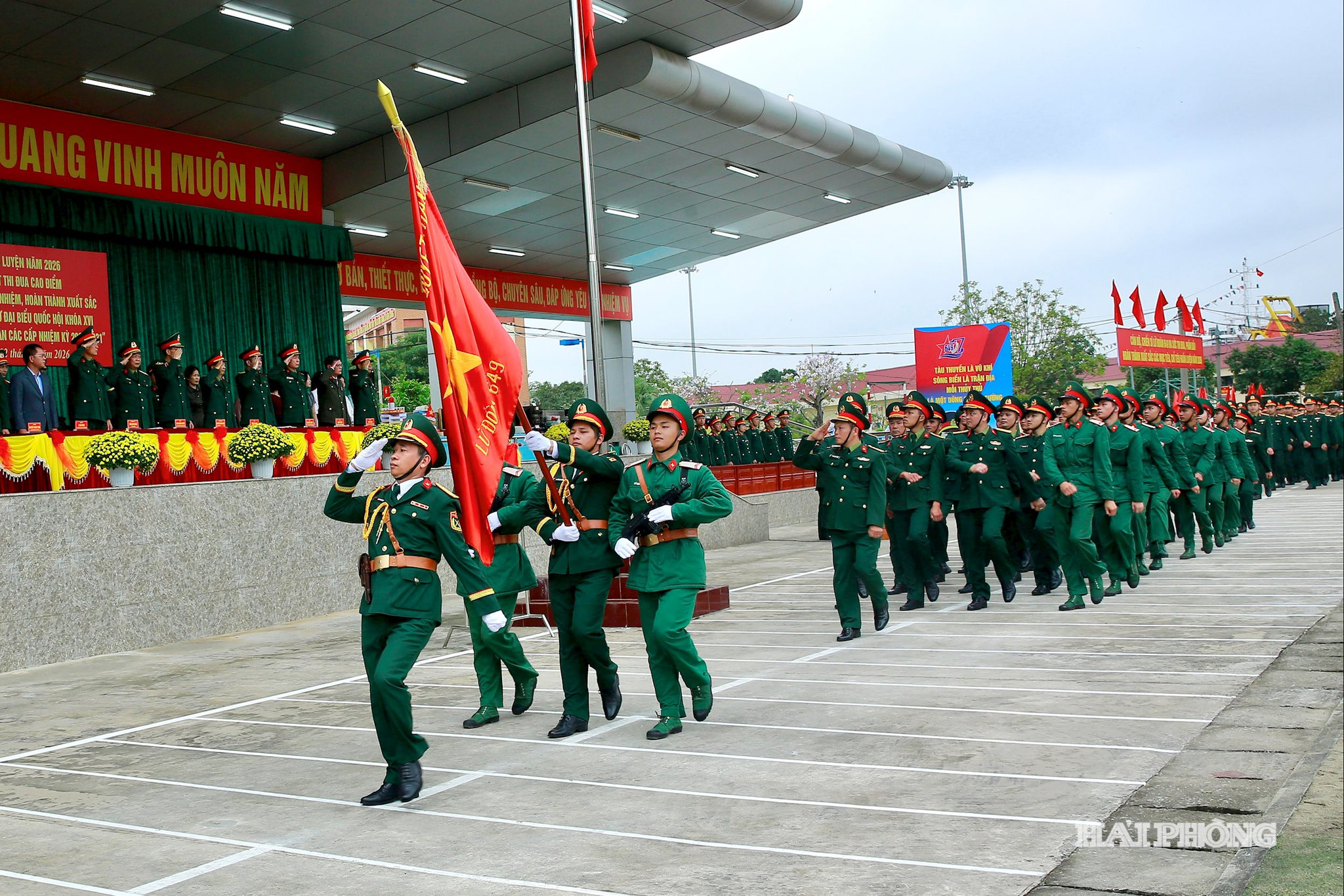 Diễu binh trong ngày ra quân huấn liyrenj.