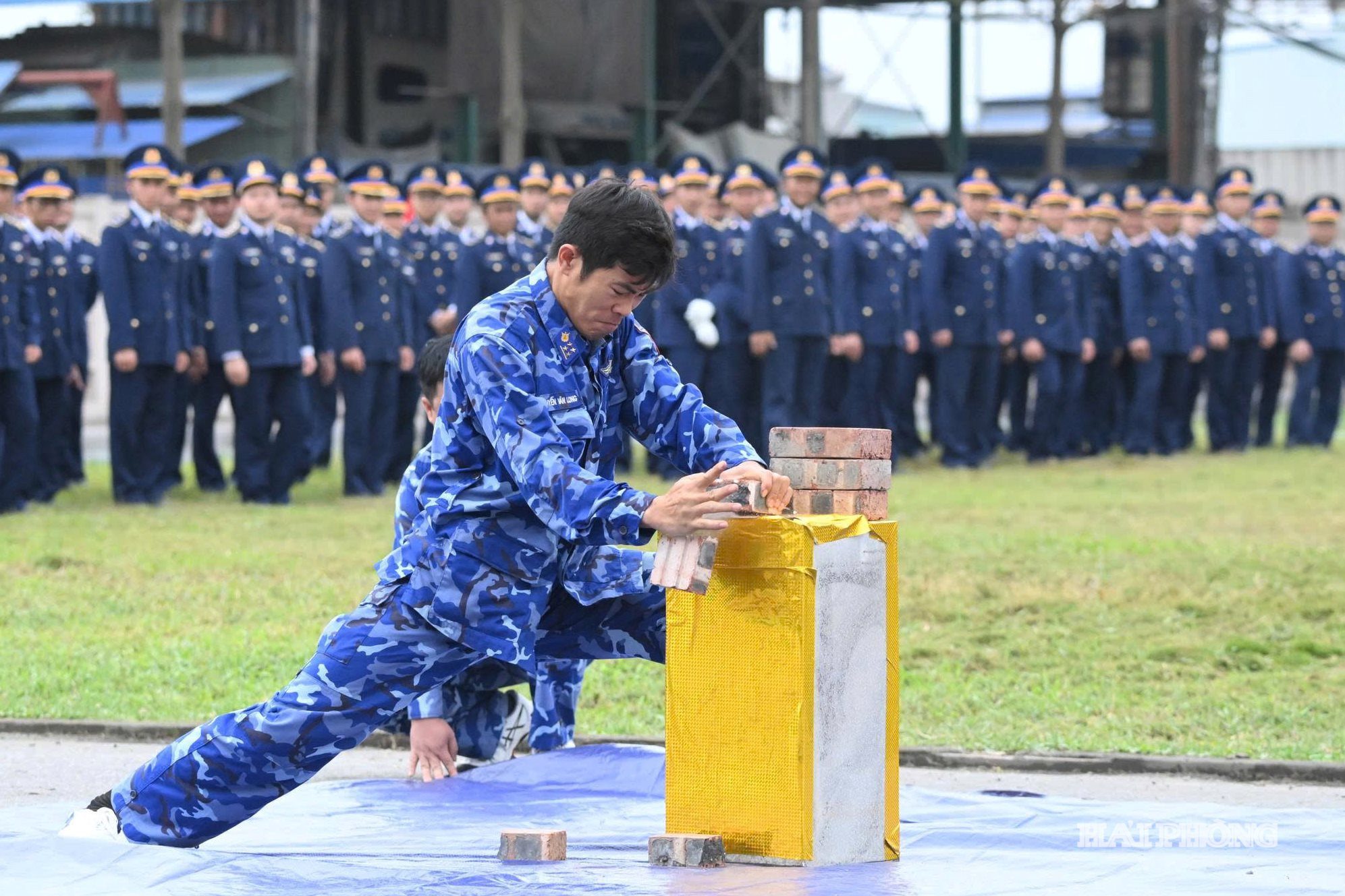 csb ra quan huan luyen13