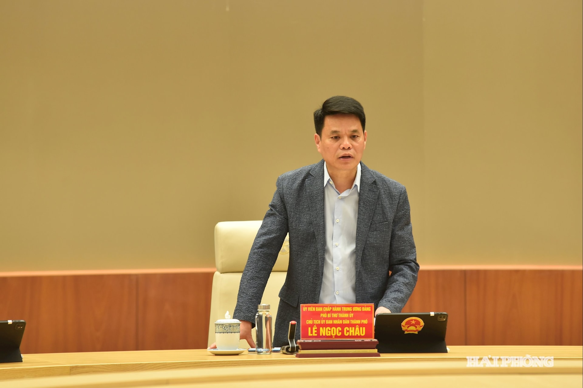 Đồng chí Lê Ngọc Châu, Ủy viên Trung ương Đảng, Phó Bí thư Thành ủy, Chủ tịch UBND thành phố phát biểu kết luận hội nghị.