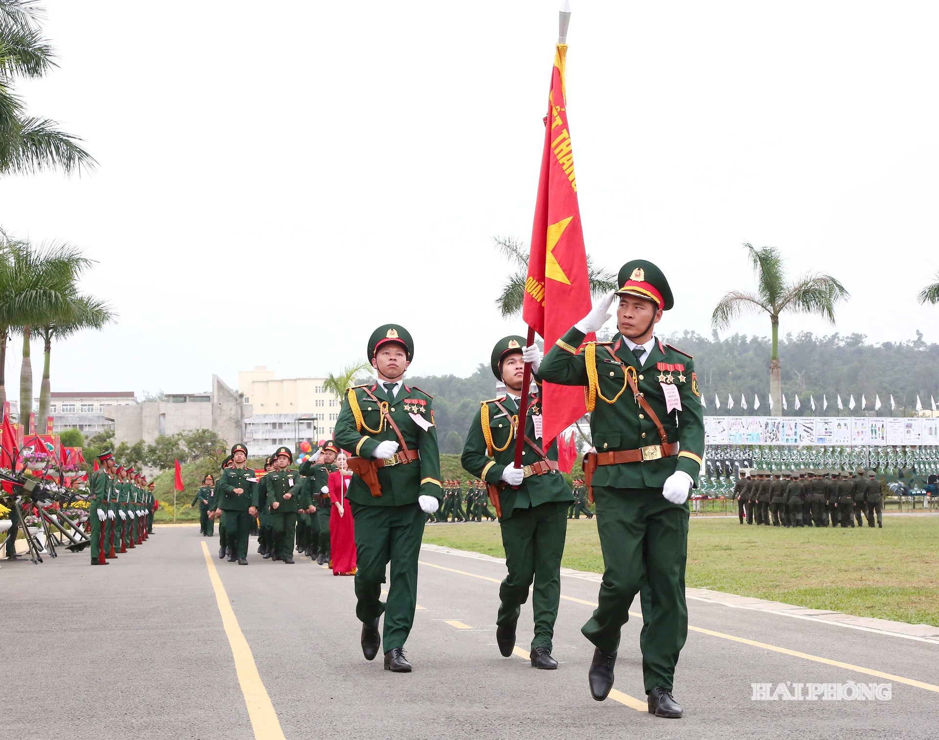 Các lực lượng vũ trang thành phố luôn sẵn sàng chiến đấu vì sự bình yên của thành phố