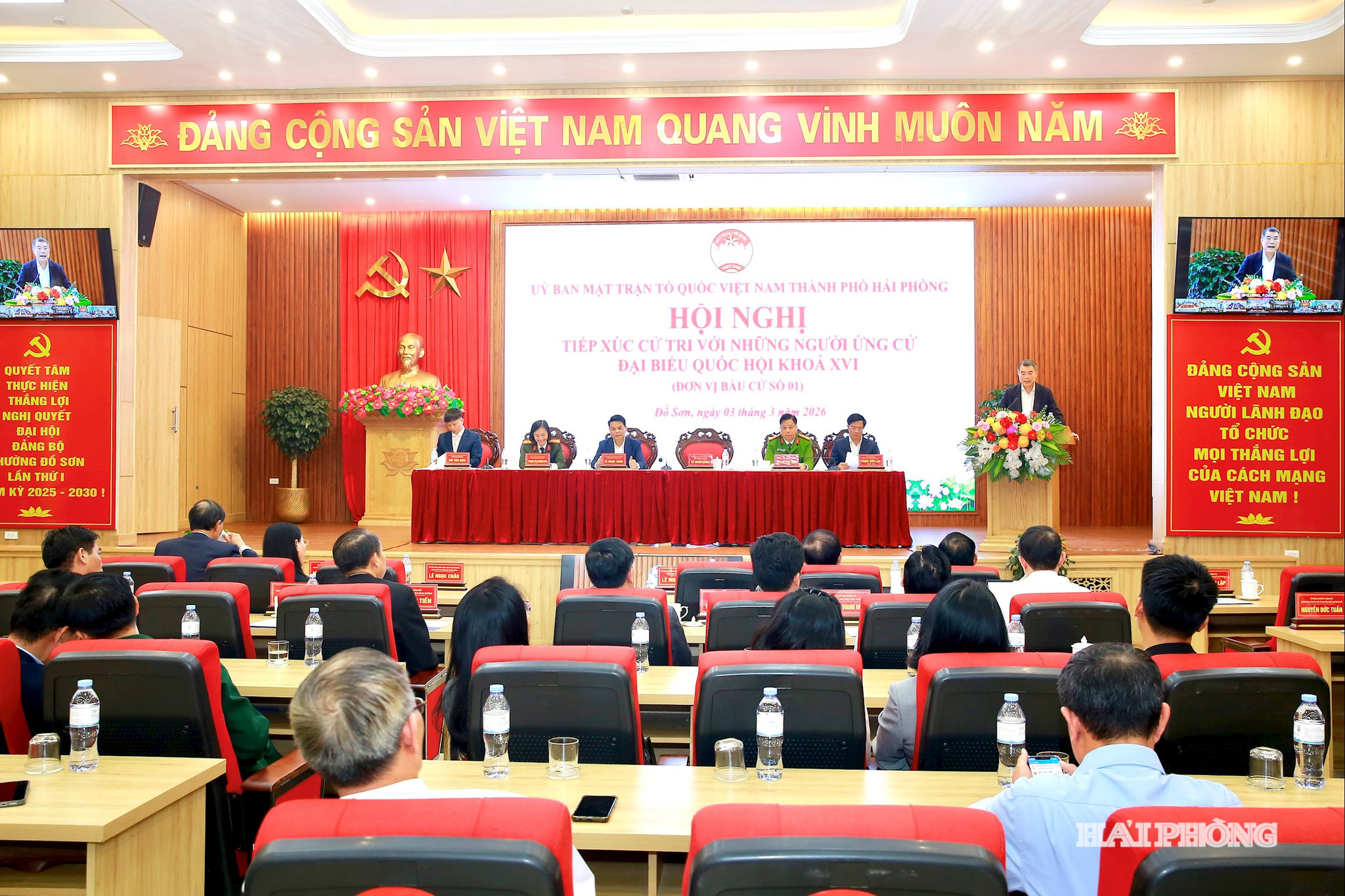 Đồng chí Lê Minh Hưng, Uỷ viên Bộ Chính trị, Bí thư Trung ương Đảng, Trưởng Ban Tổ chức Trung ương ứng cử viên đại biểu quốc hội khoá XVI tiếp thu và trả lời ý kiến cử tri (đơn vị bầu cử số 01) tại phường Đồ Sơn.