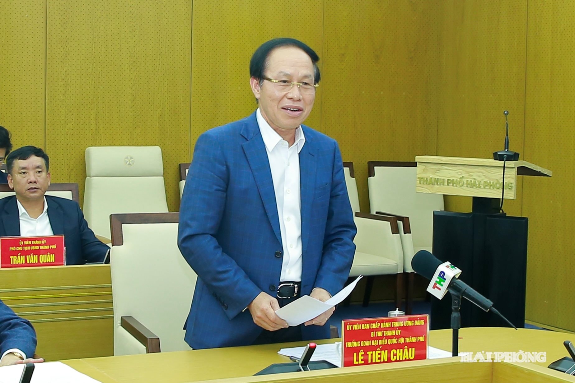 Đồng chí Lê Tiến Cháu, Uỷ viên Trung ương Đảng, Bí thư Thành uỷ, Trưởng đoàn đại biểu Quốc hội Hải Phòng phát biểu