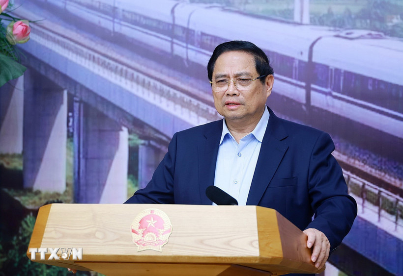 Thủ tướng Phạm Minh Chính chủ trì phiên họp thứ bảy của Ban Chỉ đạo các công trình trọng điểm, dự án quan trọng quốc gia lĩnh vực đường sắt. (Ảnh: Dương Giang/TTXVN)