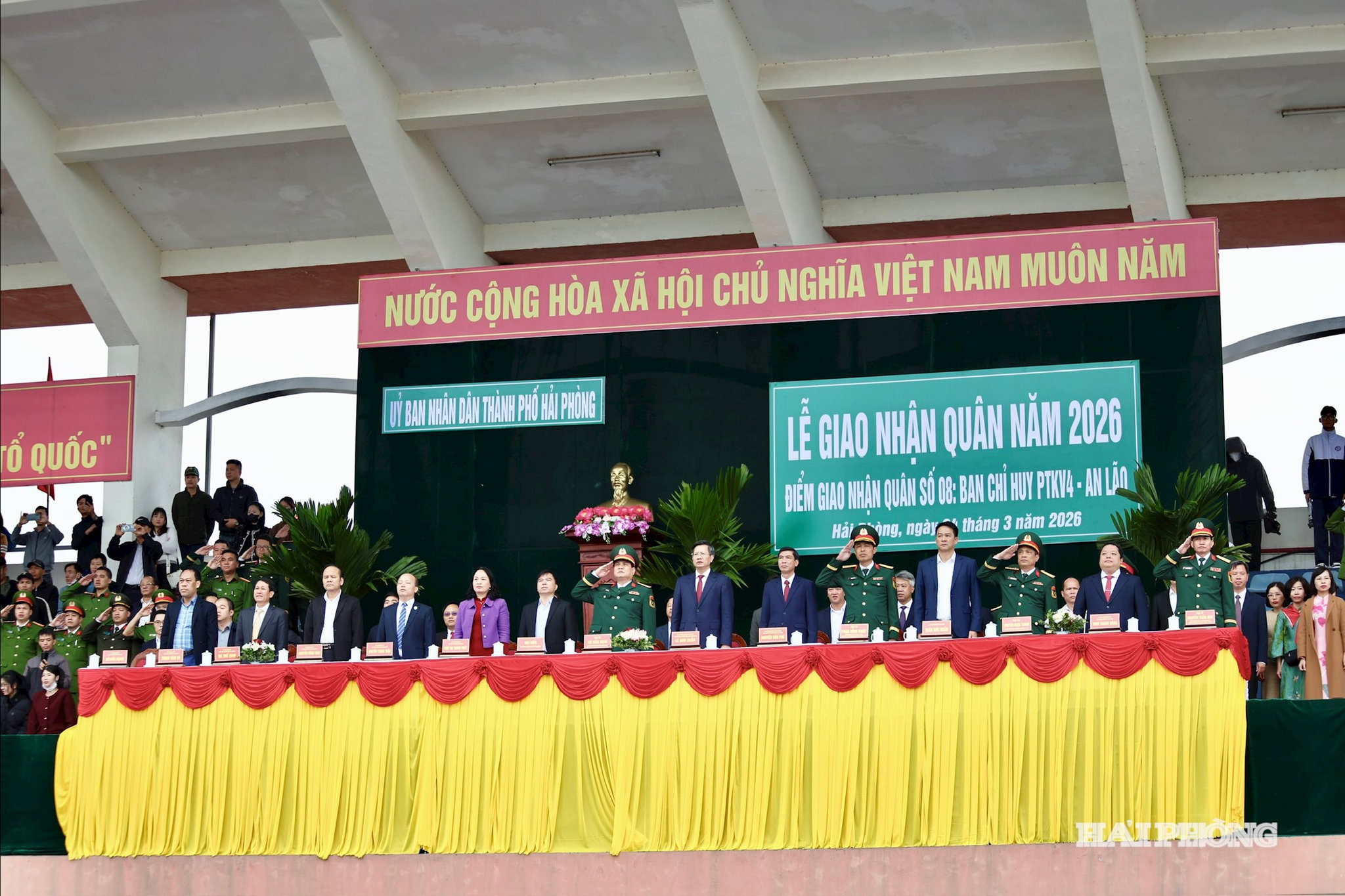 Các đại biểu dự Lễ giao nhận quân.