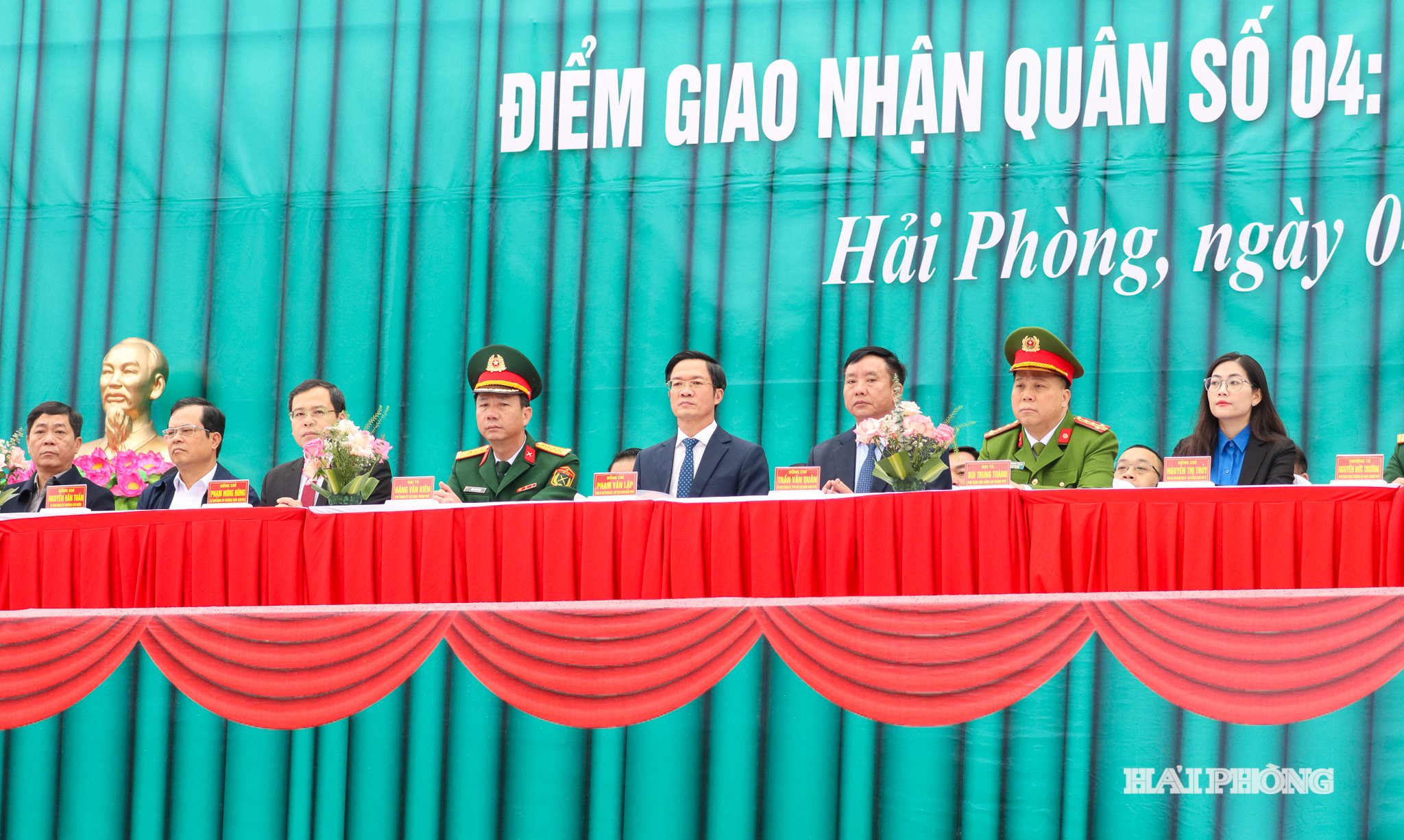 Các đồng chí lãnh đạo dự lễ