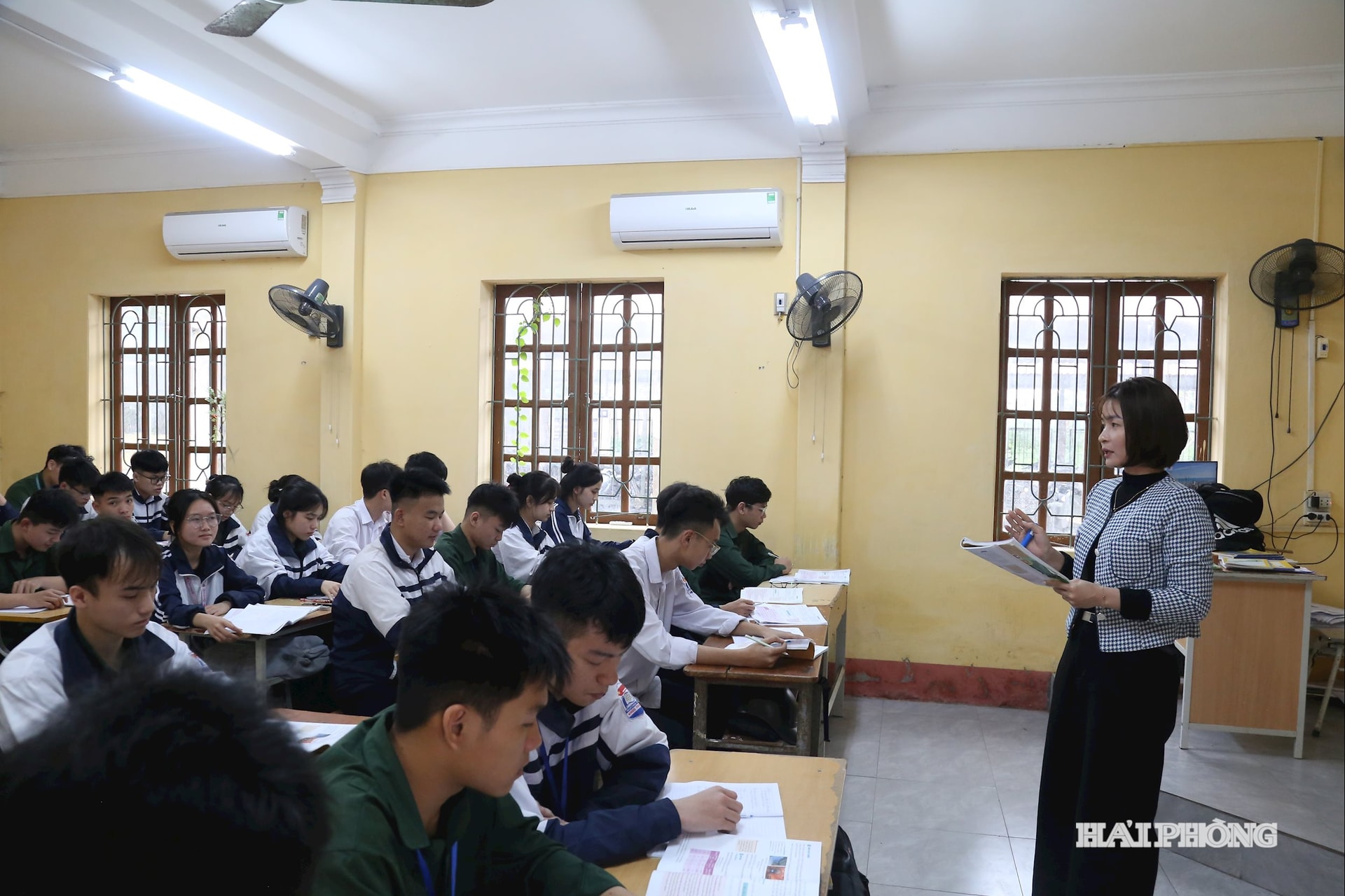 truong-thpt-khuc-thua-du.jpg
