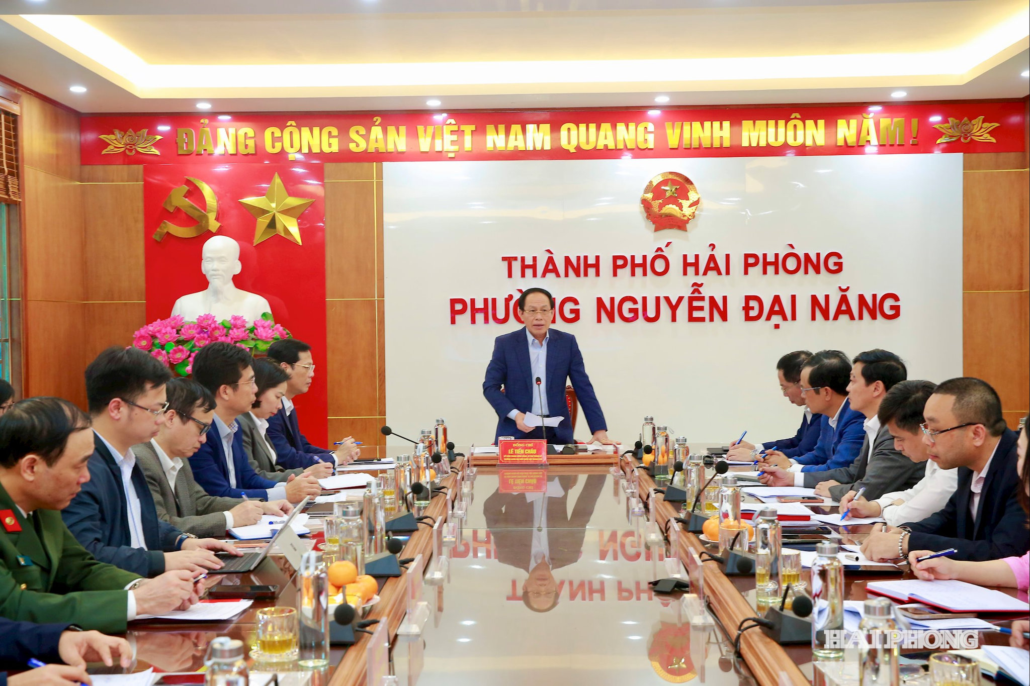 Đồng chí Lê Tiến Châu, Uỷ viên Trung ương Đảng, Bí thư Thành uỷ, Trưởng đoàn đại biểu Quốc hội Hải Phòng phát biểu kết luận cuộc họp.