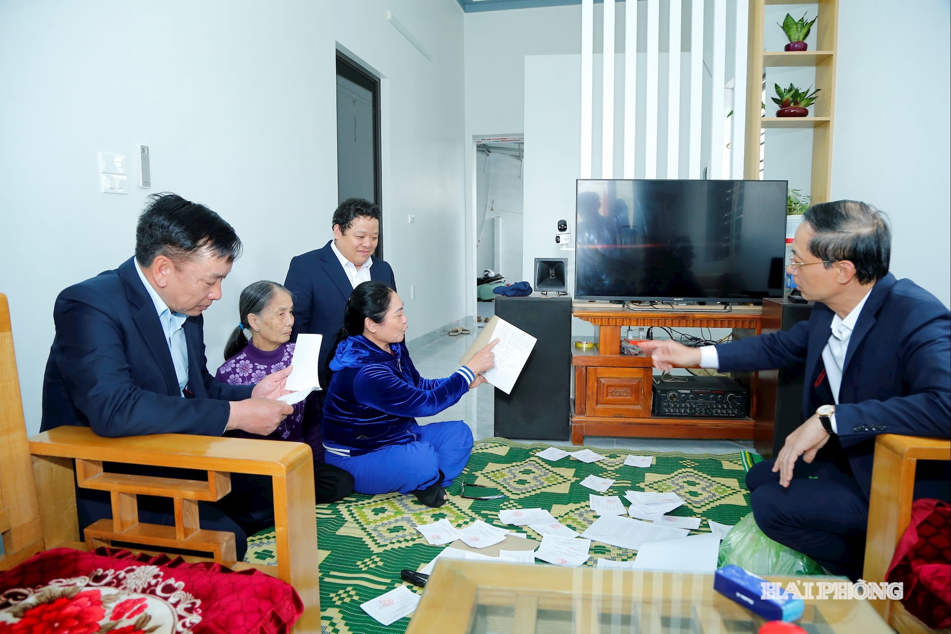 Đồng chí Đỗ Mạnh Hiến, Phó bí thư Thường trực Thành ủy cùng đoàn công tác kiểm tra công tác chuẩn bị phục vụ bầu cử Quốc hội khóa XVI và HĐND các cấp nhiệm kỳ 2026-2031 tại điểm bầu cử mượn nhà dân (xã An Lão .