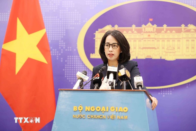 Người phát ngôn Phạm Thu Hằng chủ trì họp báo thường kỳ tháng 3/2026. (Ảnh: An Đăng/TTXVN)