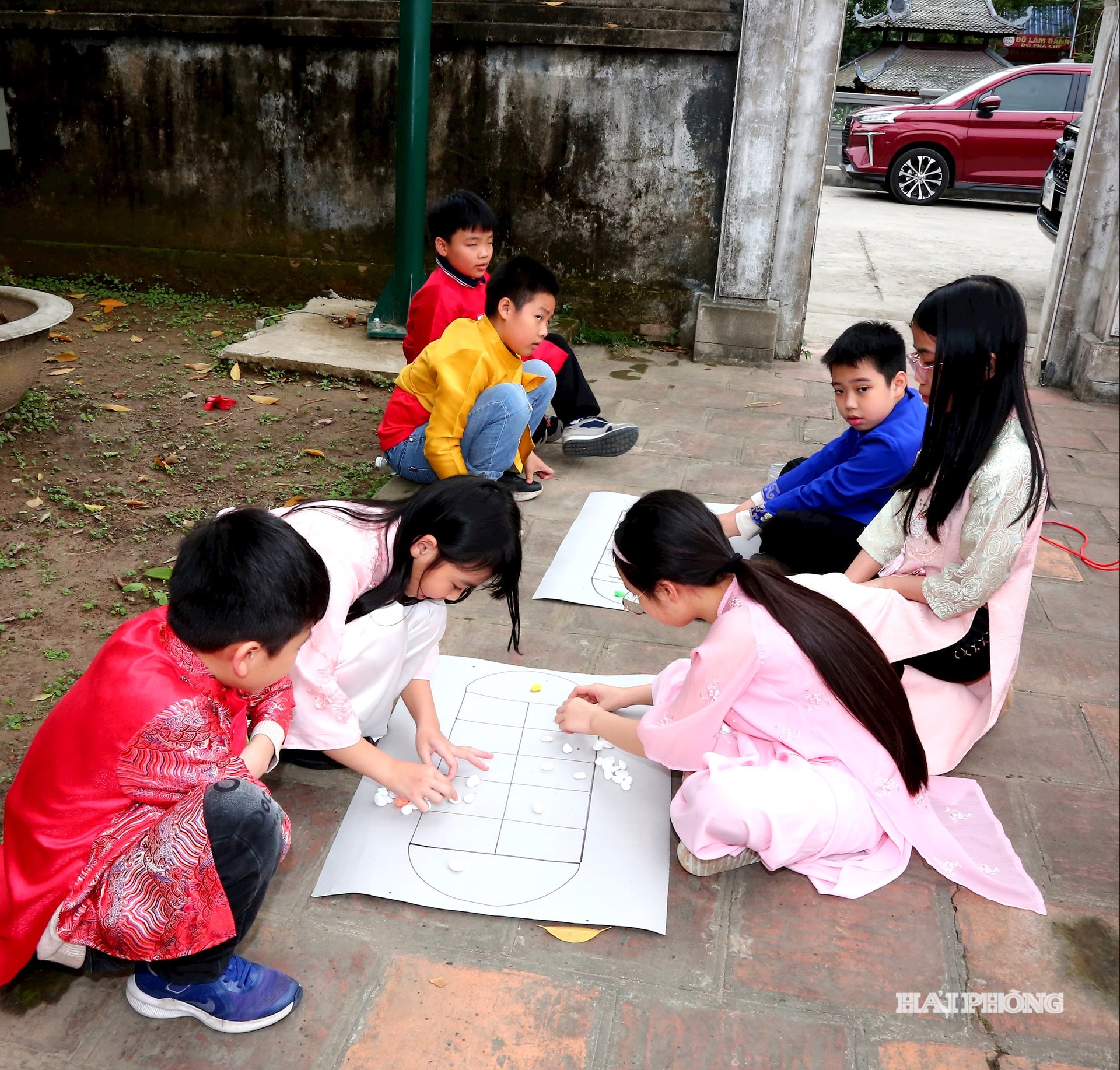 Trò chơi Ô ăn quan trong lễ hội Đình Kênh