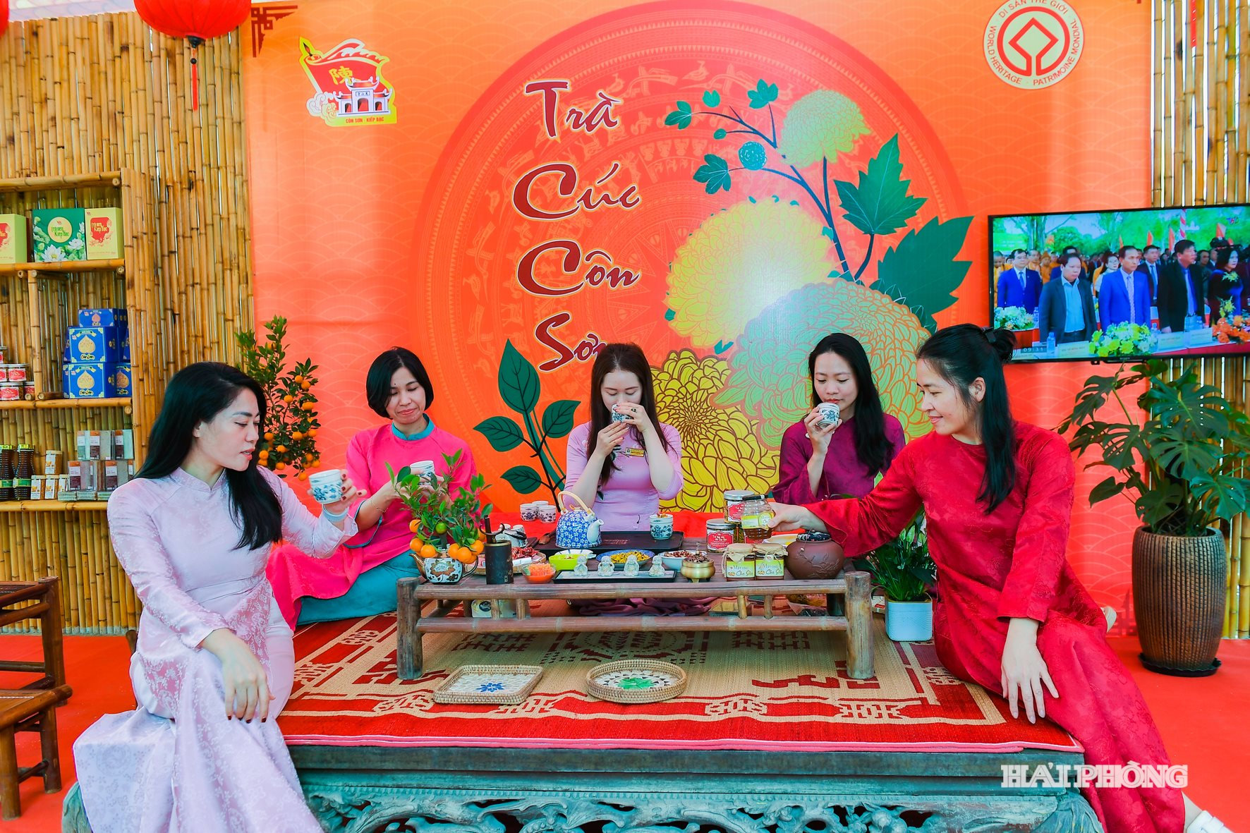 Không gian trà cúc Thiền phái Trúc Lâm Côn Sơn. Ảnh THÀNH CHUNG