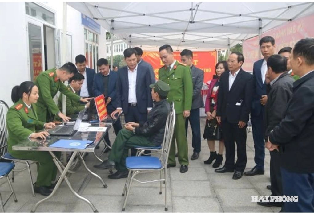nu-cong-an.jpg