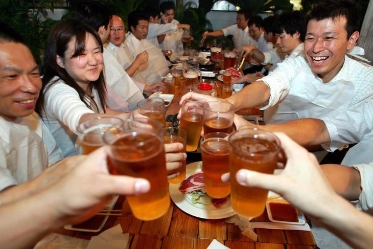 uong-ruou.jpg