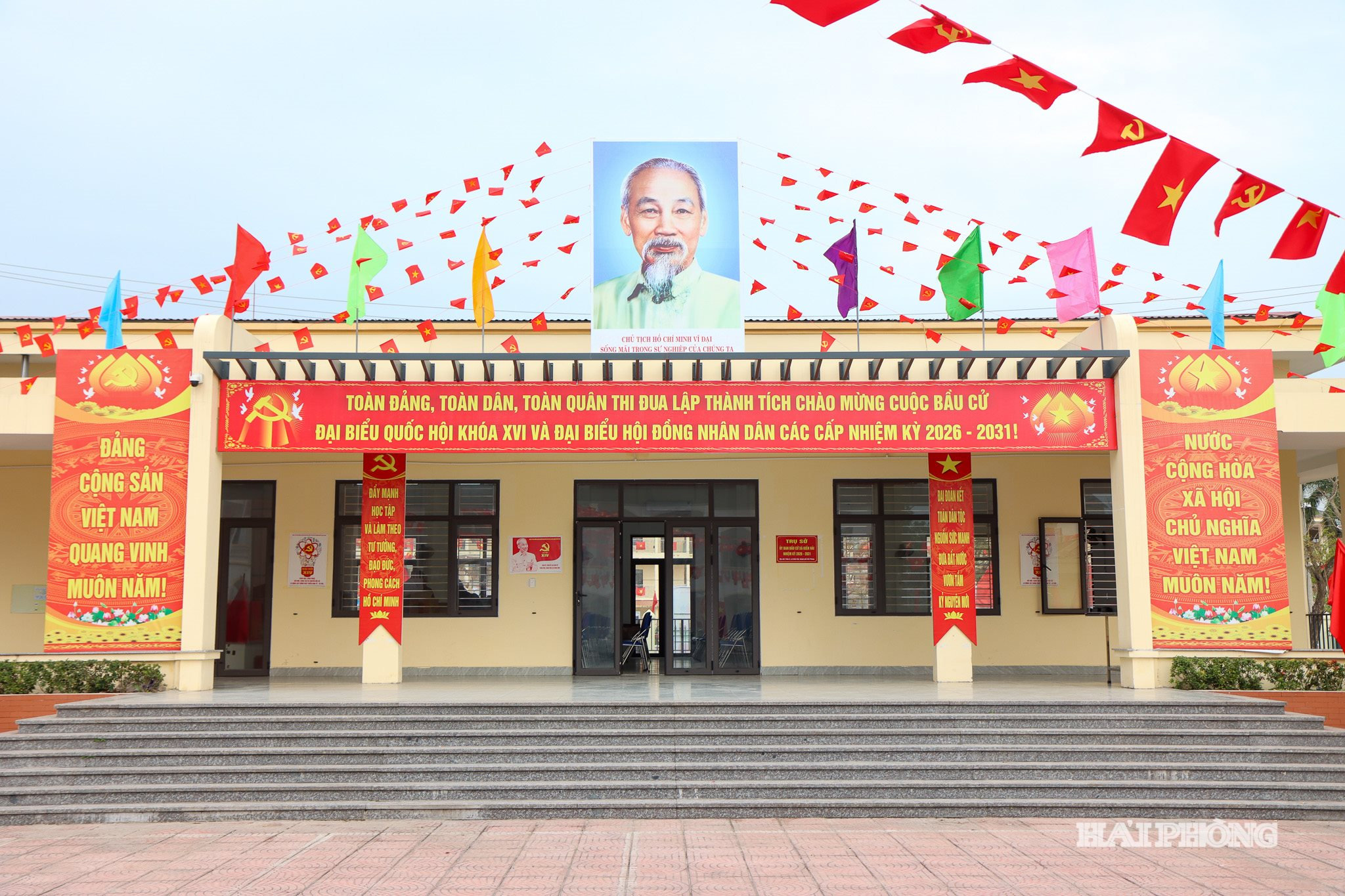 bau-cu-kien-hai-2.jpg