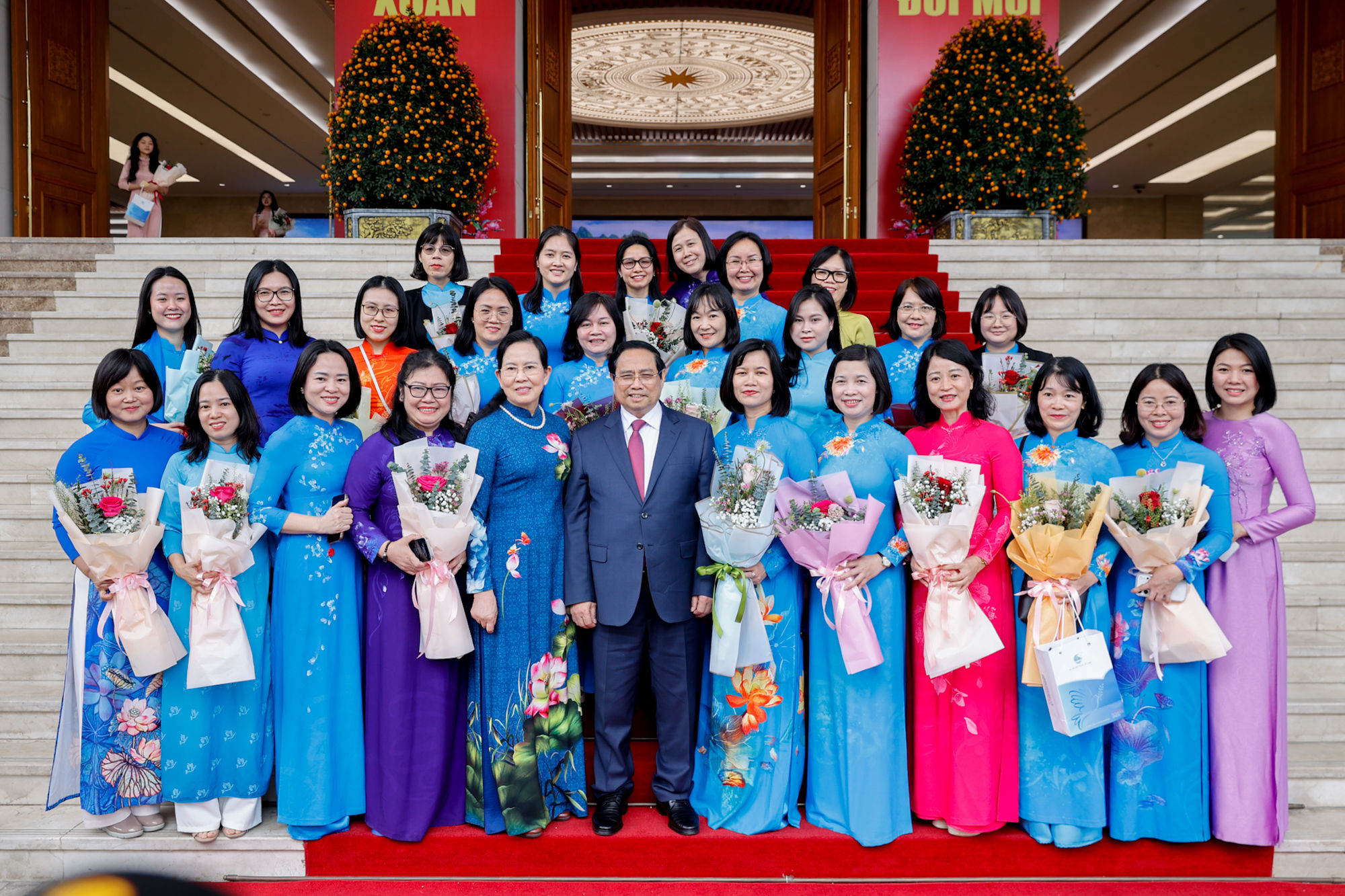 Thủ tướng: Phụ nữ Việt Nam vượt qua chính mình, trở thành lực lượng nòng cốt, nhân tố kiến tạo tiến trình đổi mới và phát triển- Ảnh 9. Thủ tướng: Phụ nữ Việt Nam vượt qua chính mình, trở thành lực lượng nòng cốt, nhân tố kiến tạo tiến trình đổi mới và phát triển- Ảnh 9.