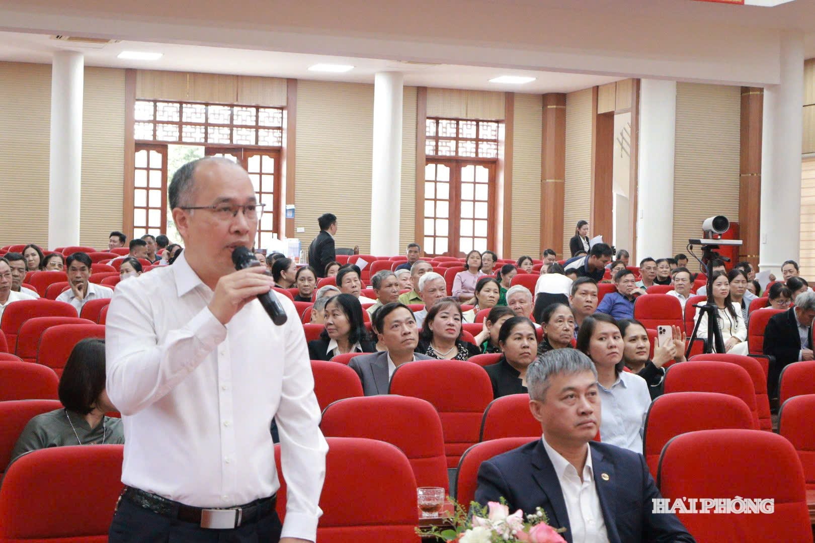 dai-bieu.jpg