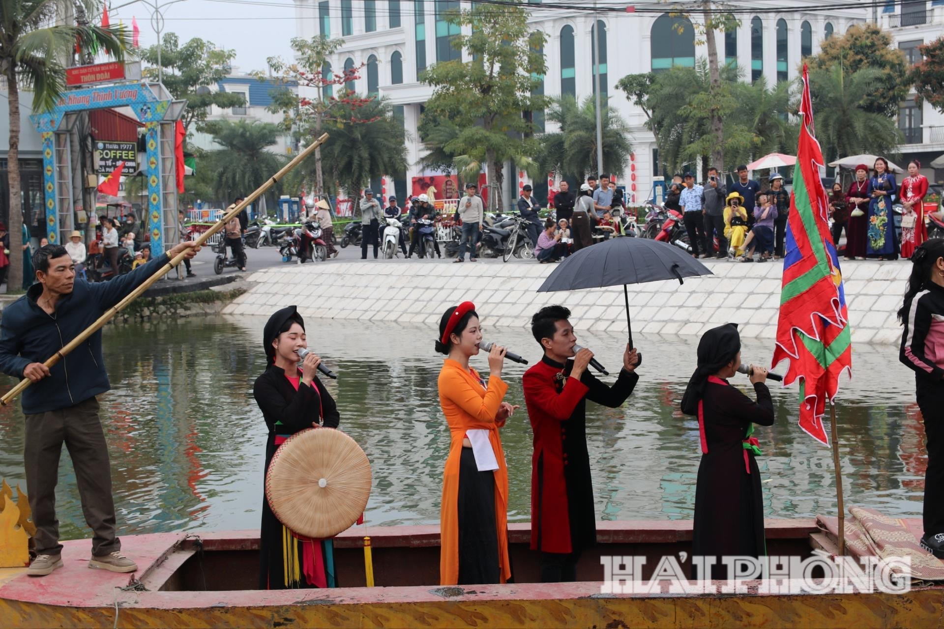 hat-quan-ho-tren-song(1).jpg