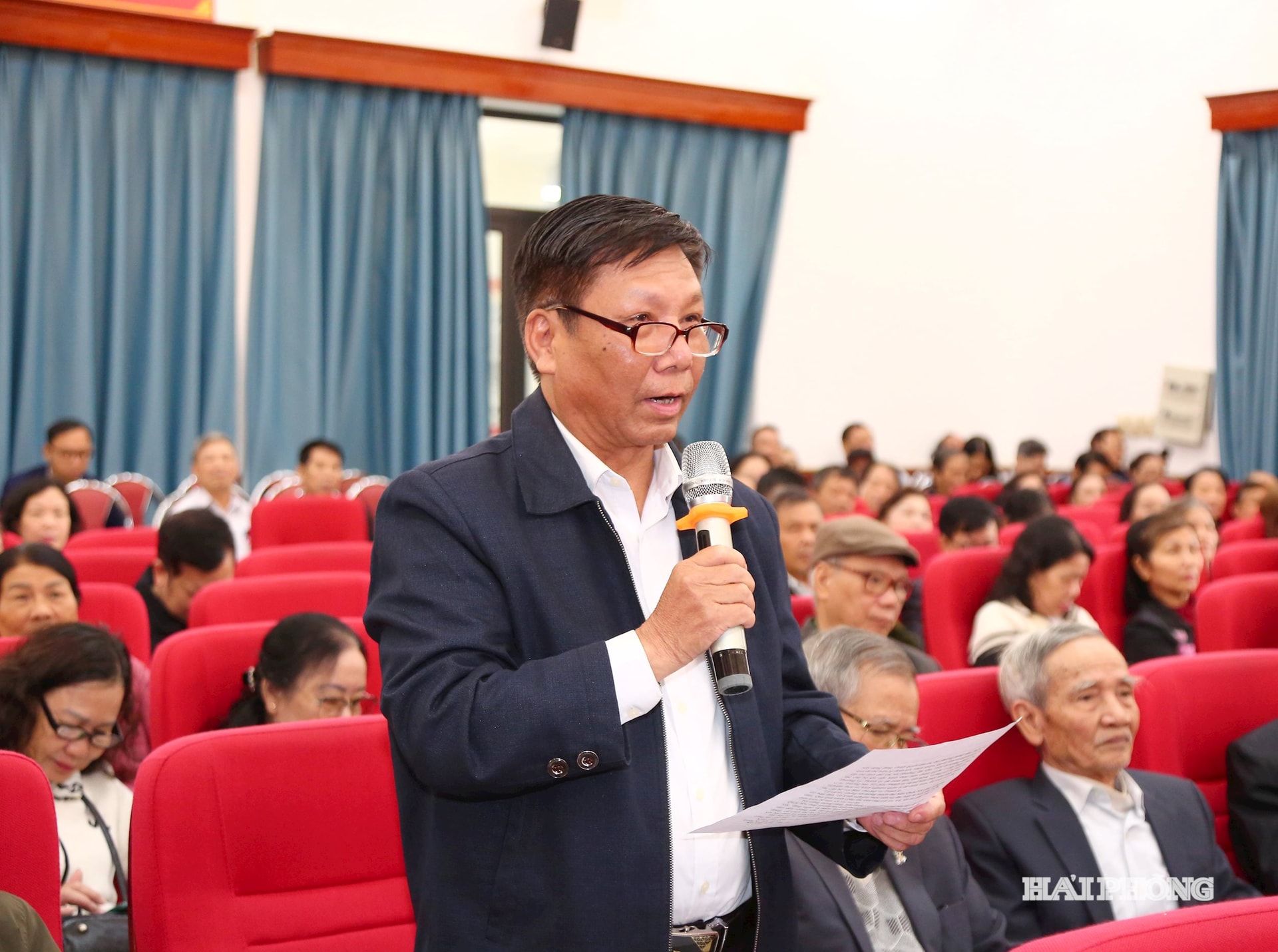 Cử tri đóng góp ý kiến