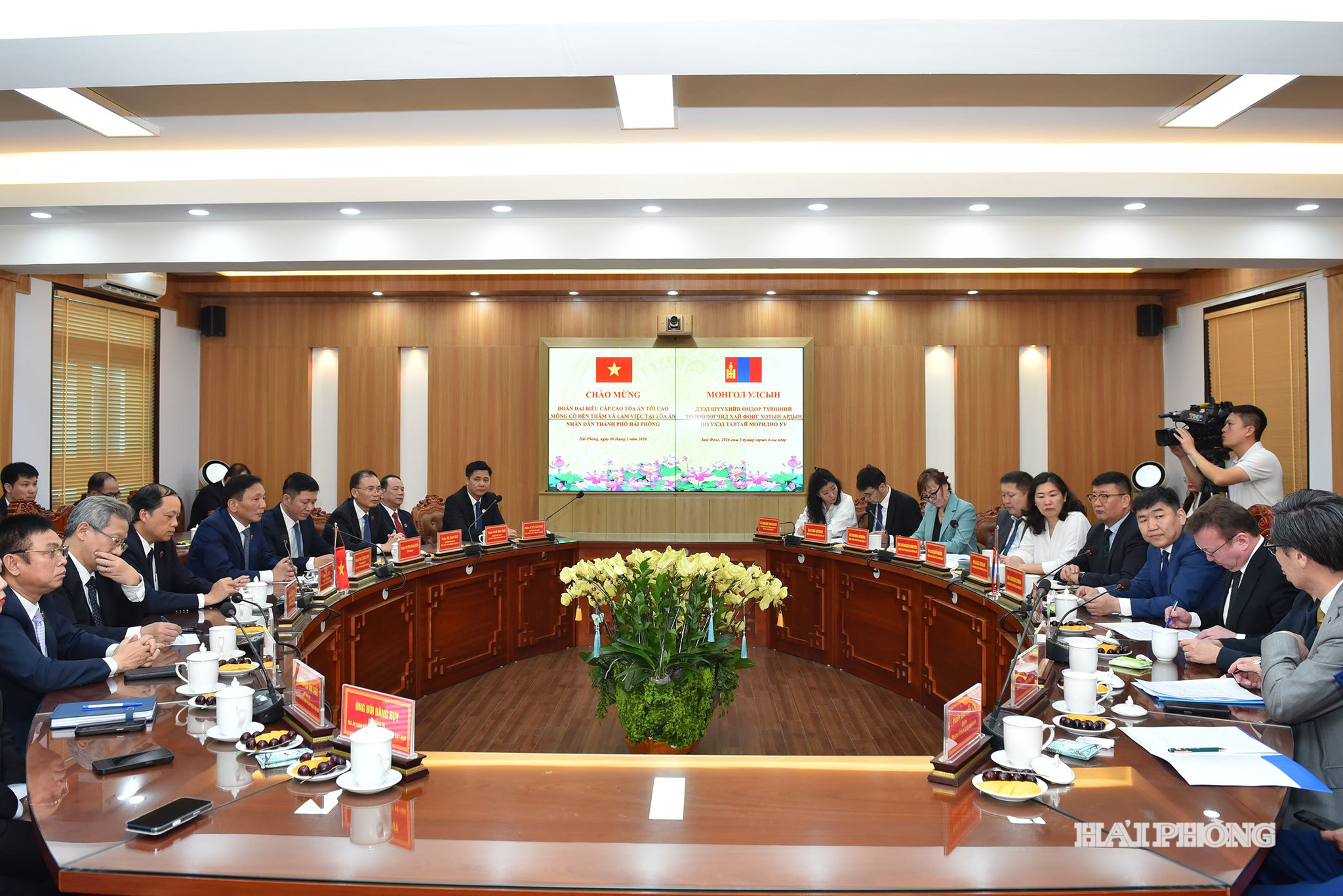 Quang cảnh cuộc làm việc.